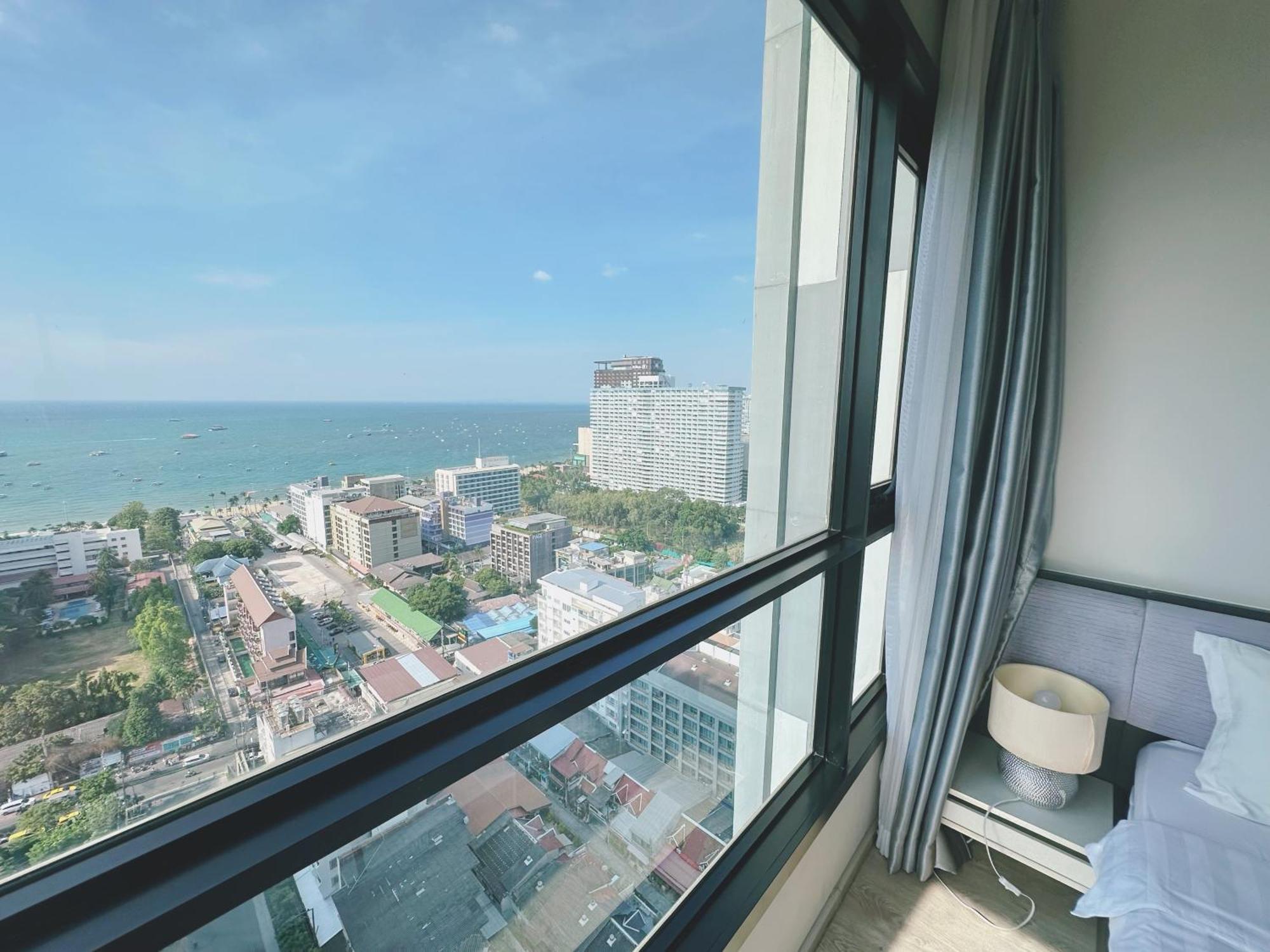 The Base Near Festival Apartment Pattaya