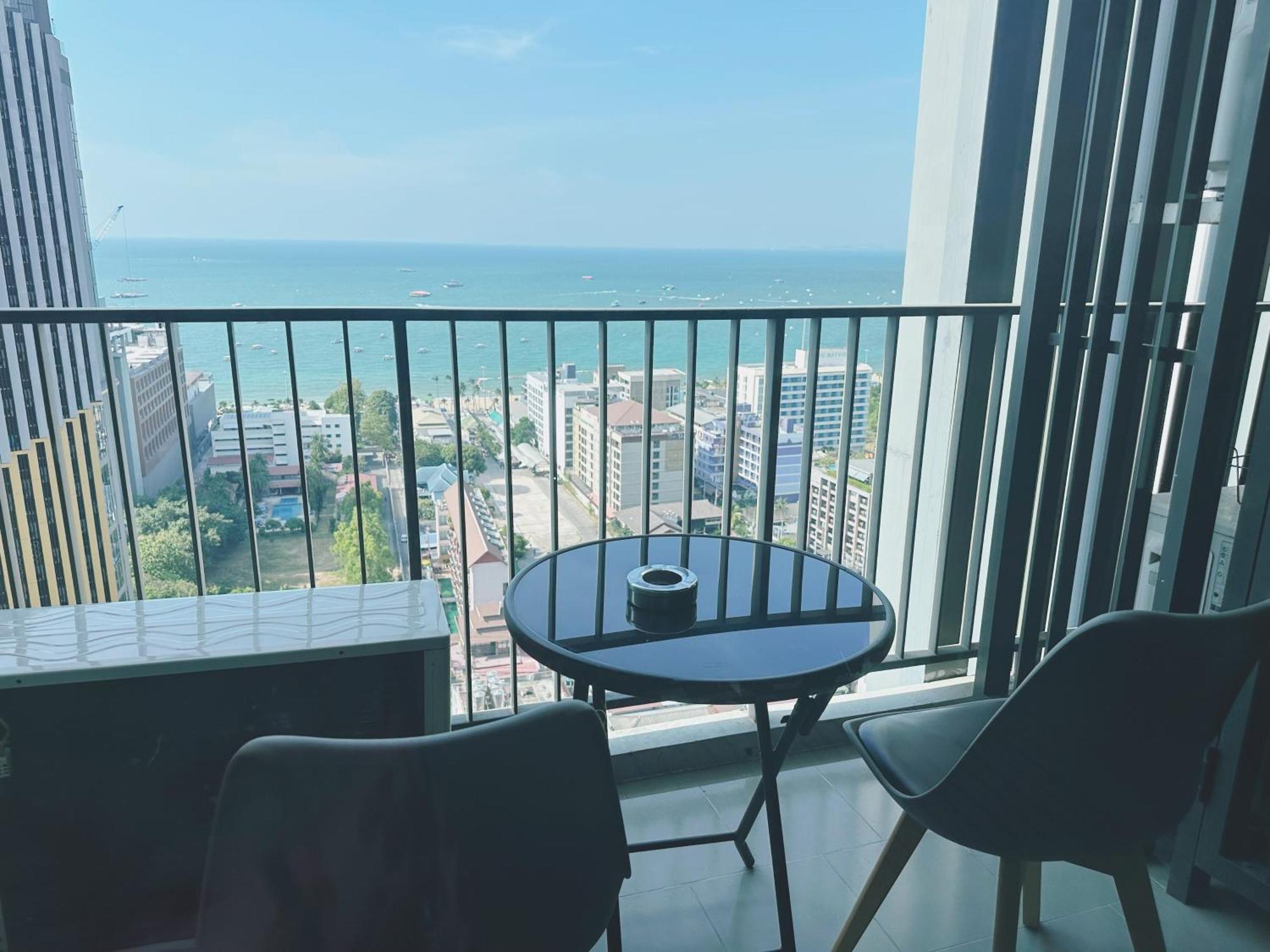 Apartment The Base Near Festival Pattaya