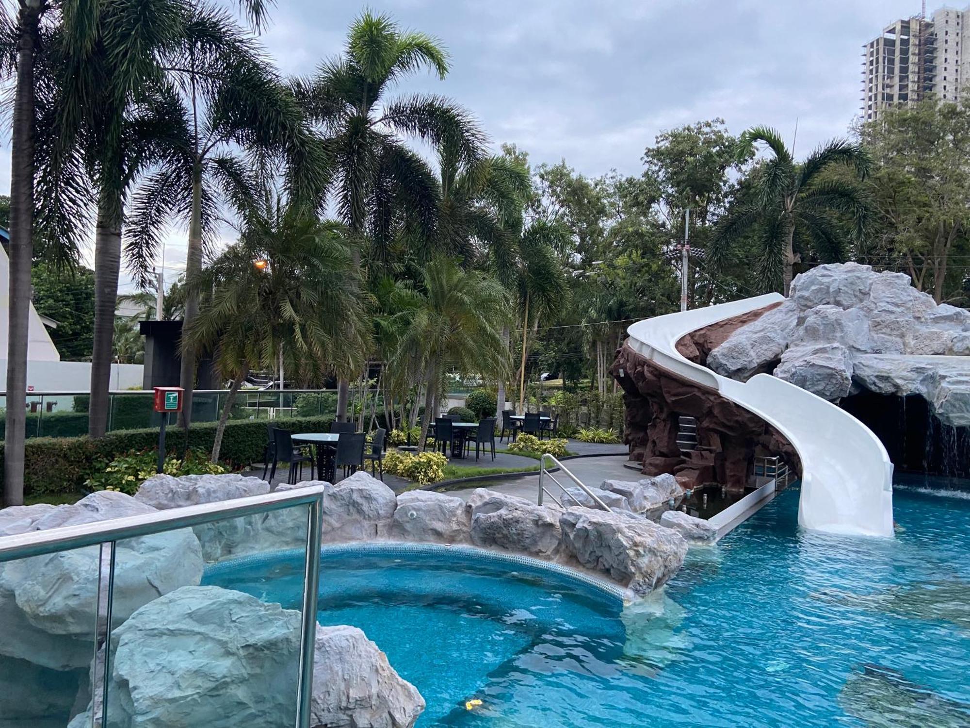 Hill And Super Seaview Apartment Pattaya