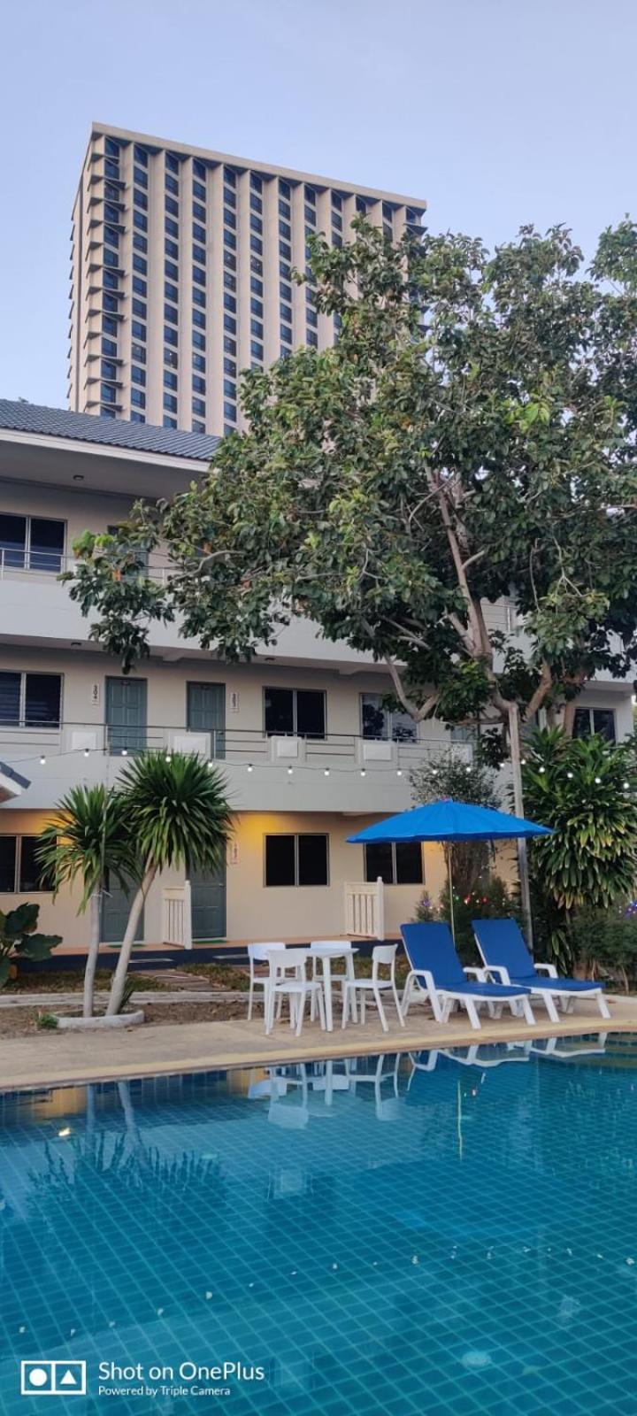 Hotel Dj Residency And Pool Party 3*