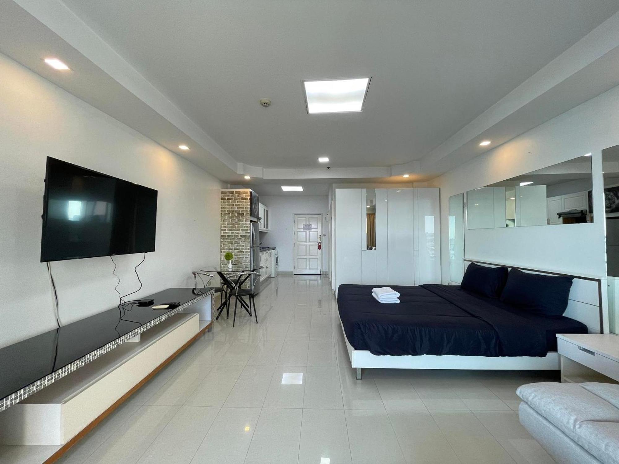 Apartment View Talay 6 By Pat 42