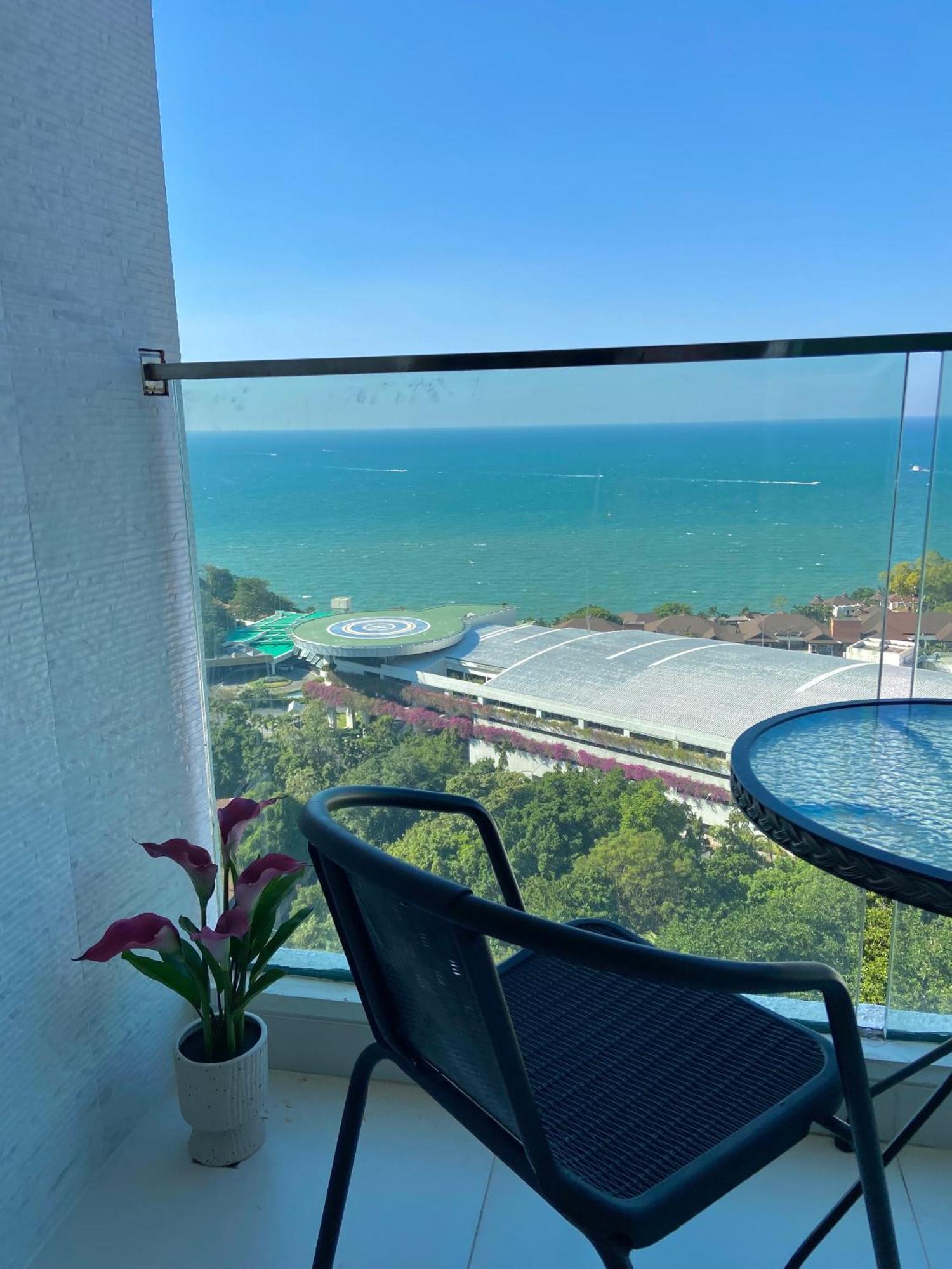Hill And Super Seaview Condo