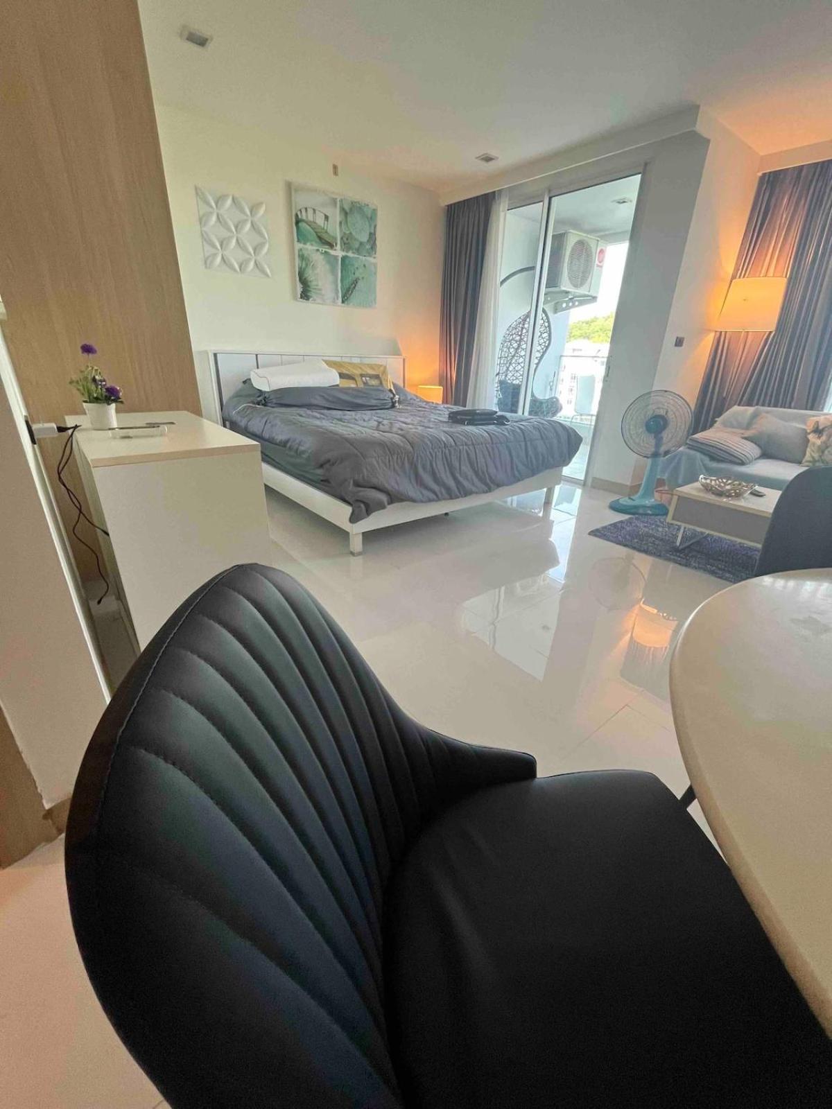 Stunning Unit Situated In Apartment