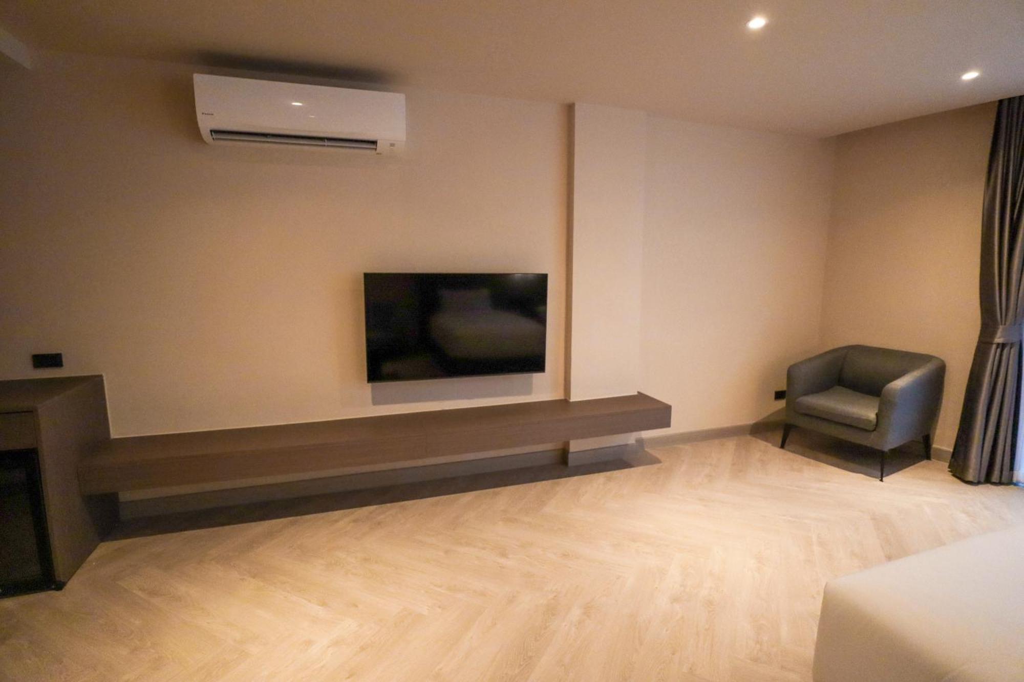 The One Cozy Living 4*