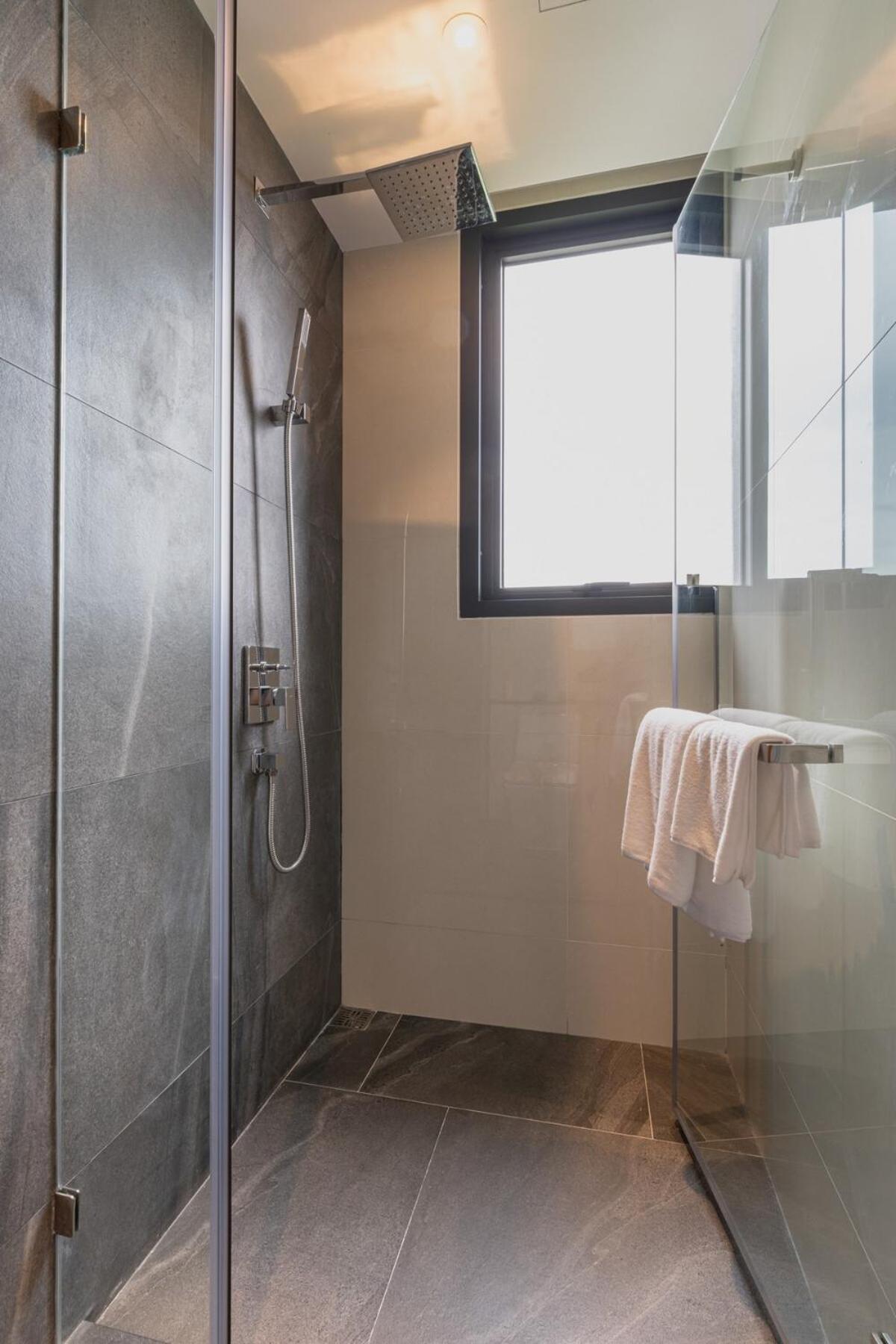 Exclusive High Floor 2 Bed Sea View Luxury * Pattaya