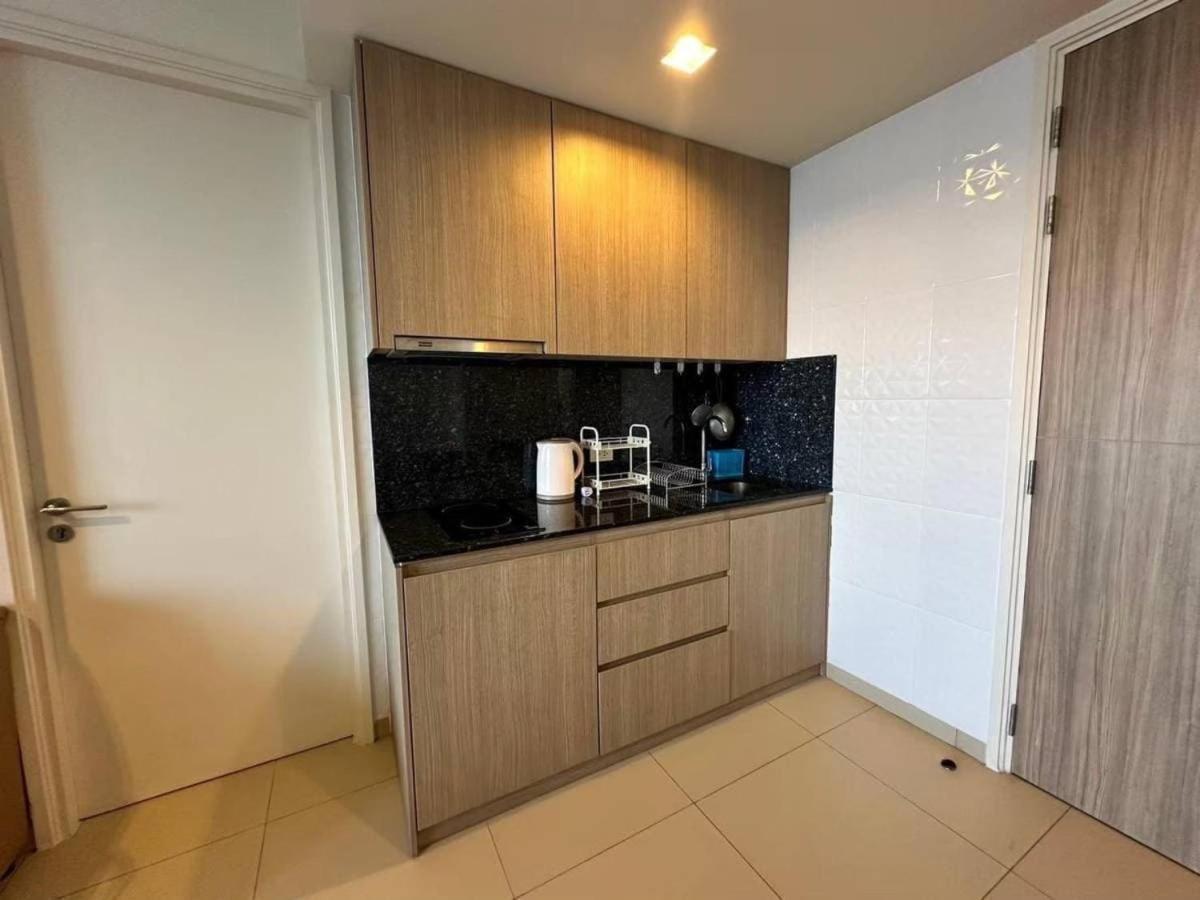 High Floor Sea View 2 Bed Room- Excellent Location * Pattaya