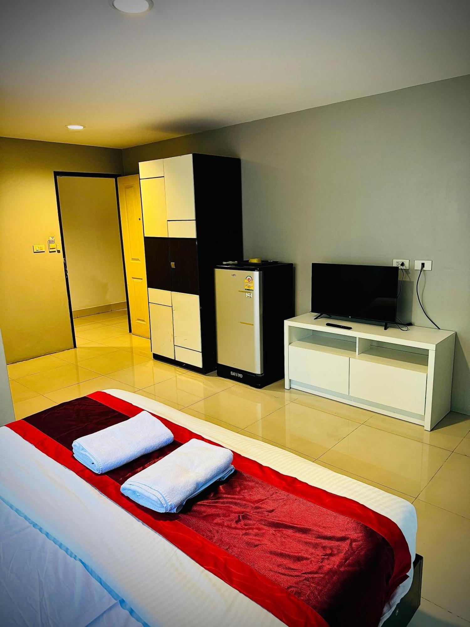 Vibe Walking Street Hotel