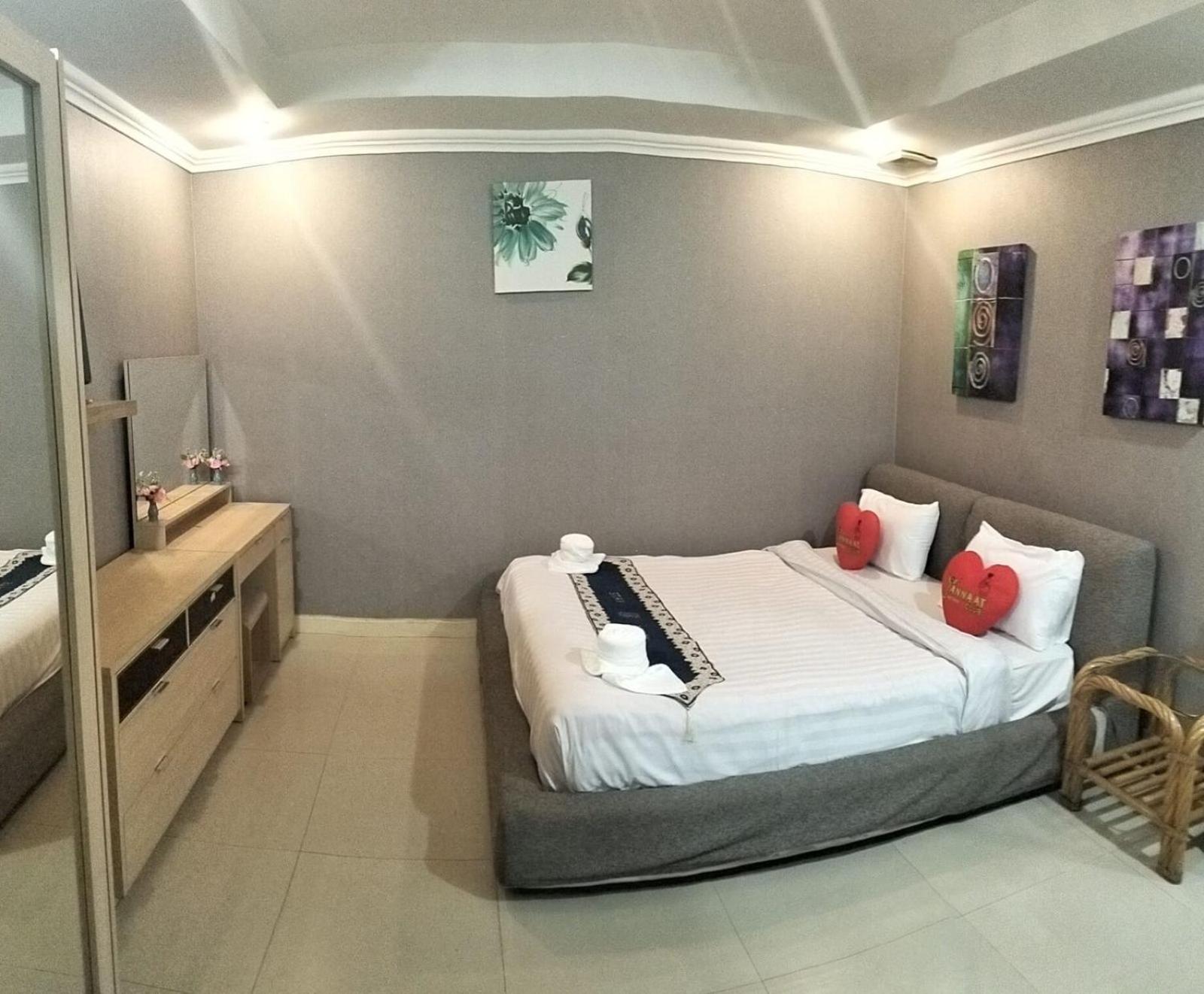 Merry Near Walking Street Hotel 3*