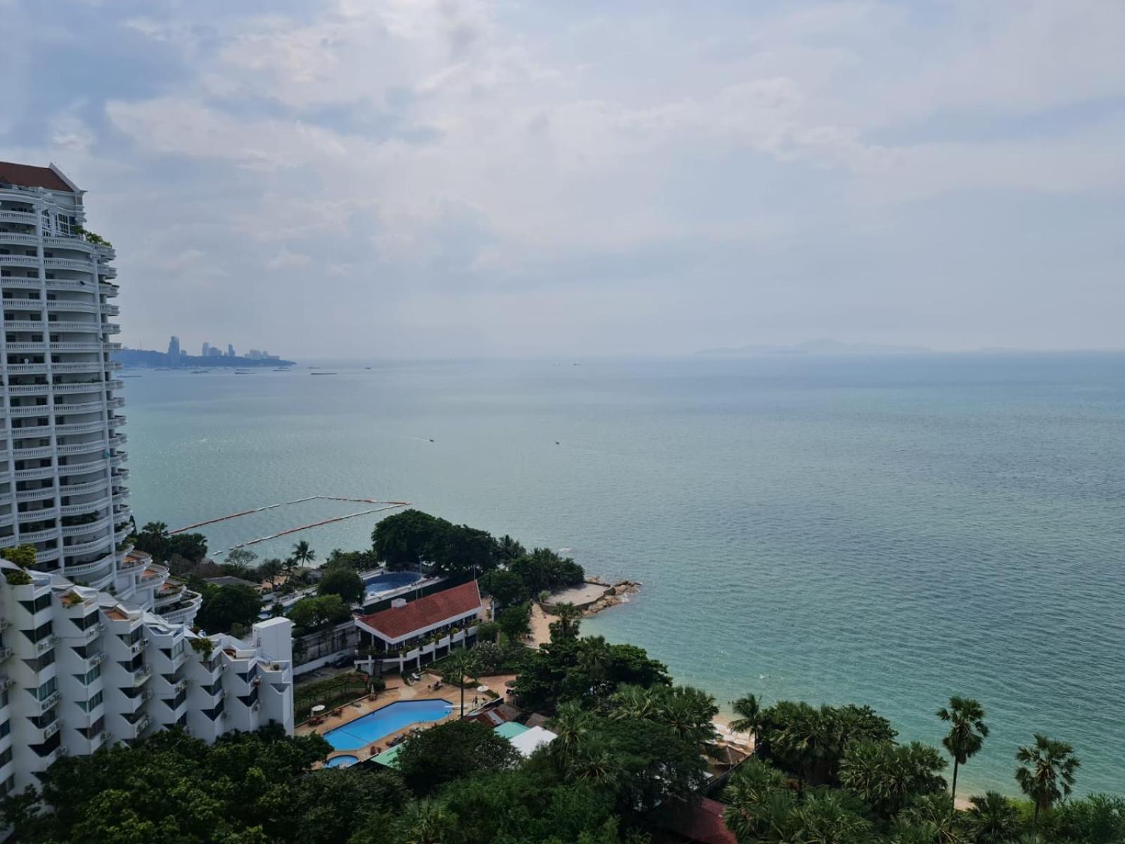Seaview - The Palm Wongamat - Beachfront 19 Floor Apartment