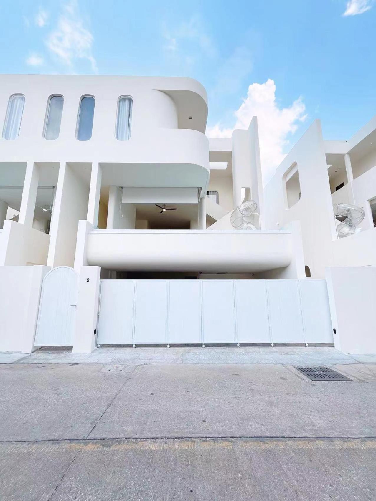 Happy House Villa