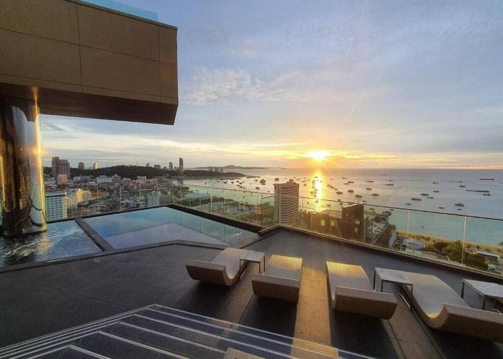 Apartment Maxhome At Edge Pattaya