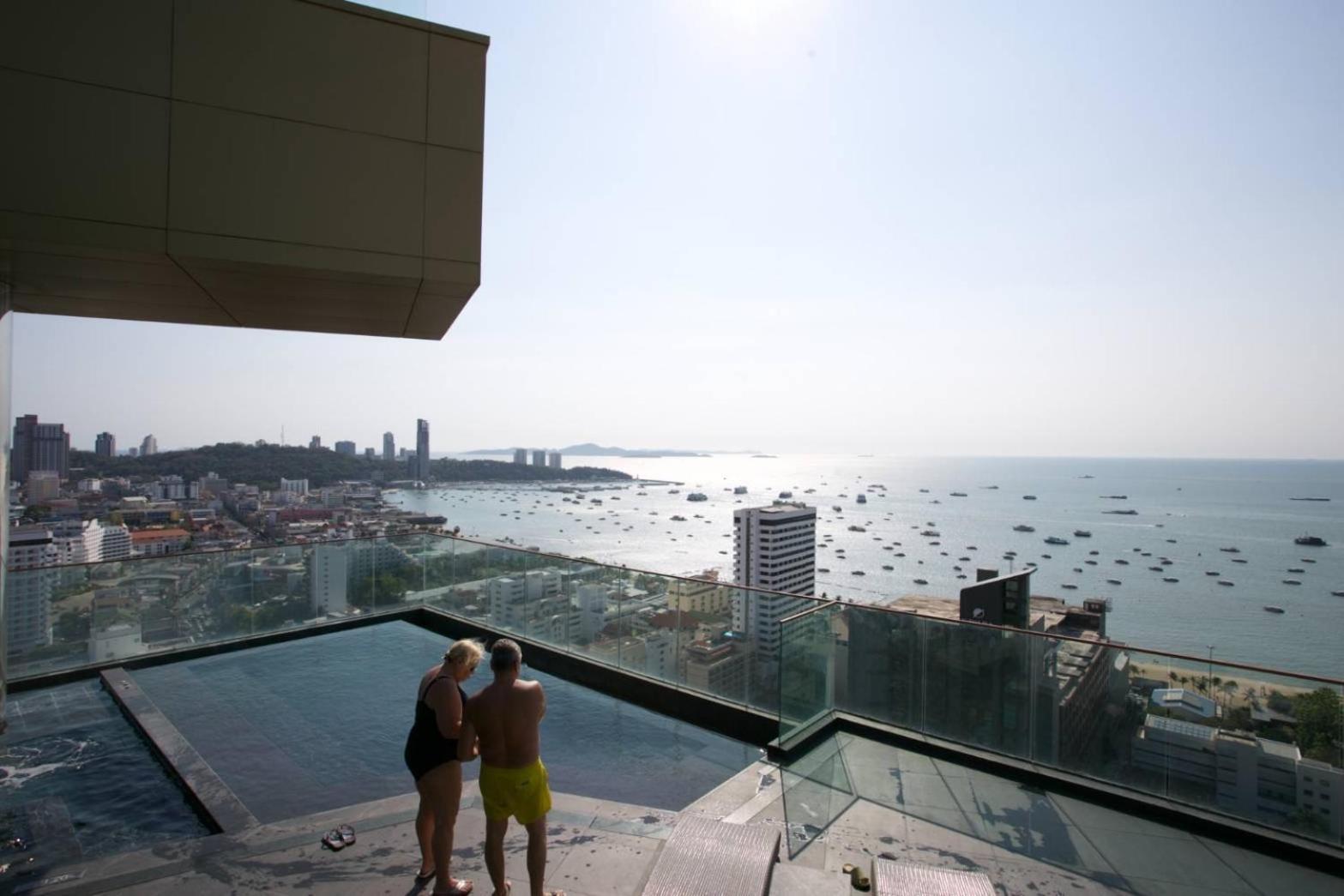 Maxhome At Edge Apartment