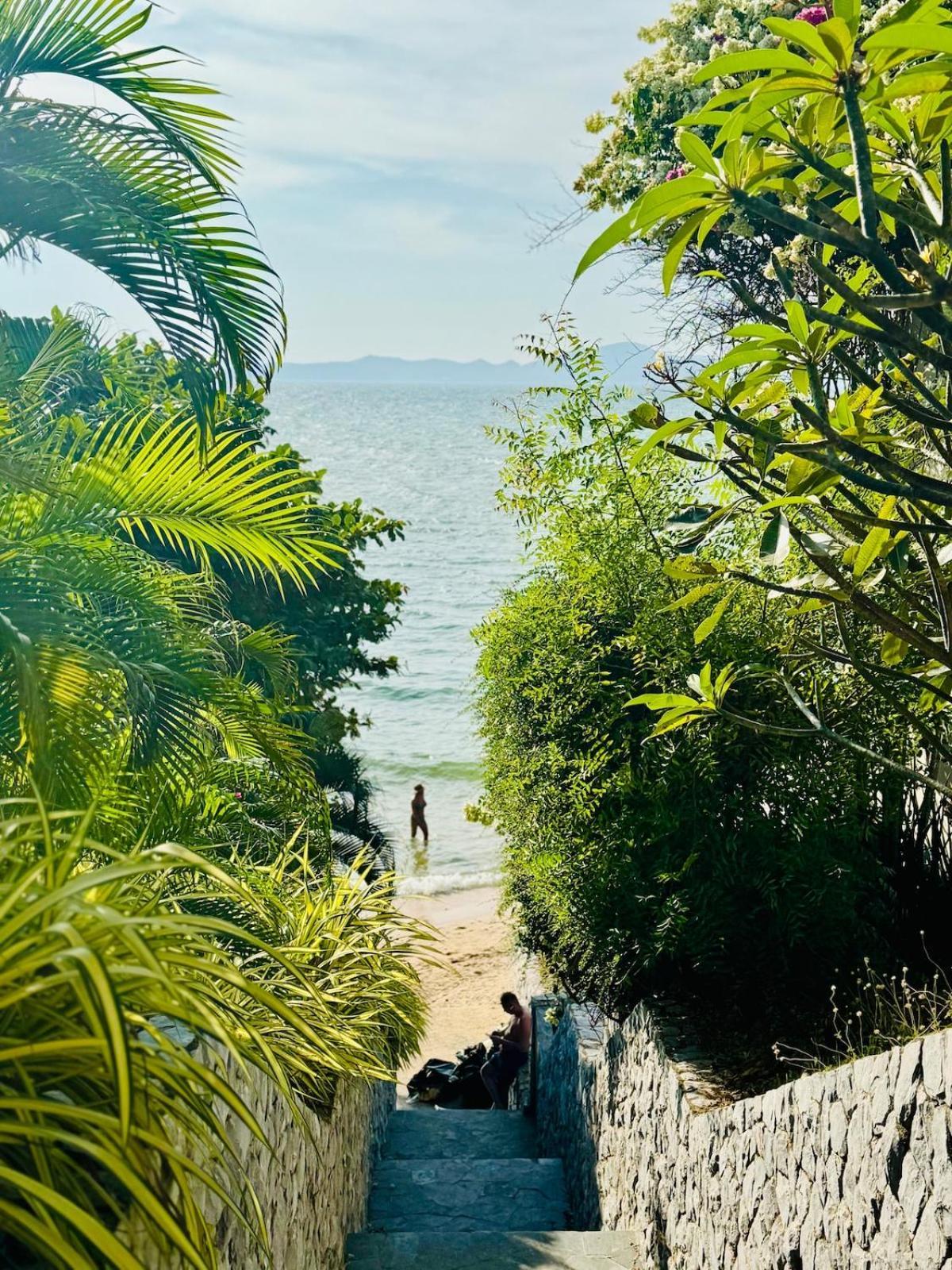 Majestic Seaside Private Villa
