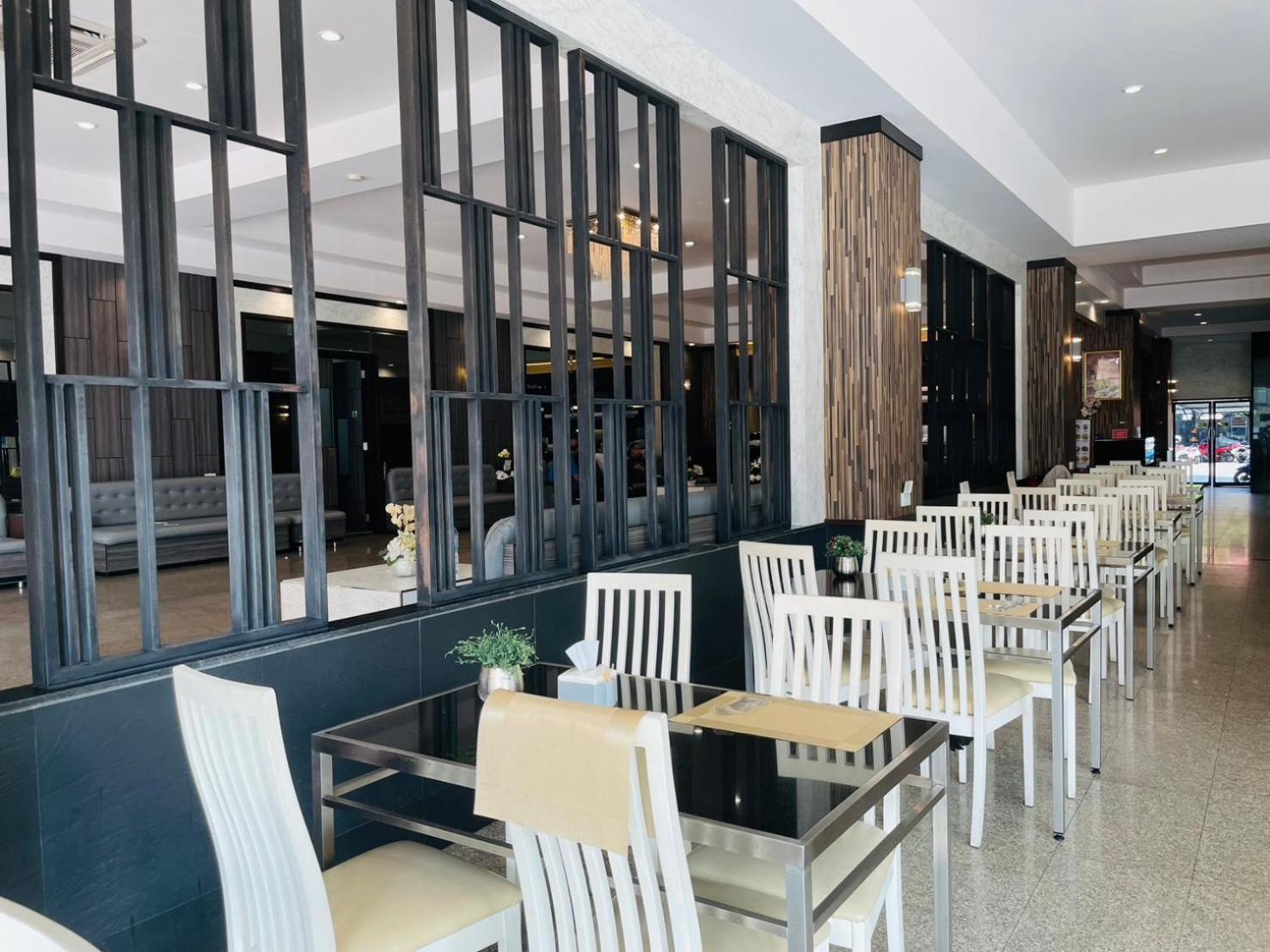 Hotel The Grand Day Night Pattaya