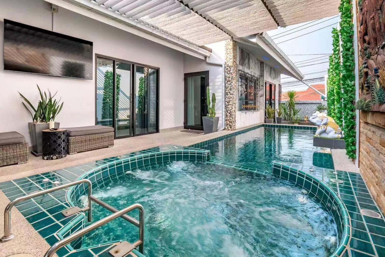Villa Luxury Thai Style Pool In Downtown Pattaya, Close To Walking Street *