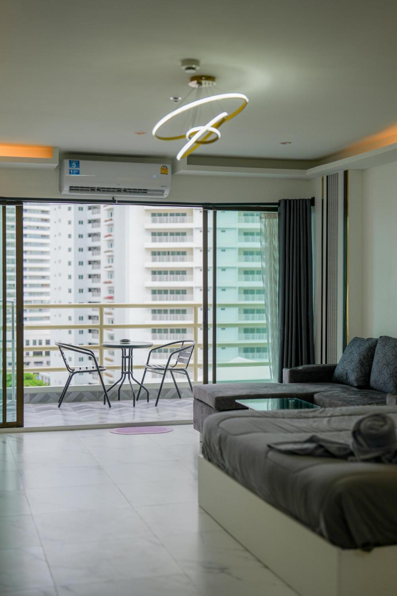 Jomtien Beachside At View Talay5