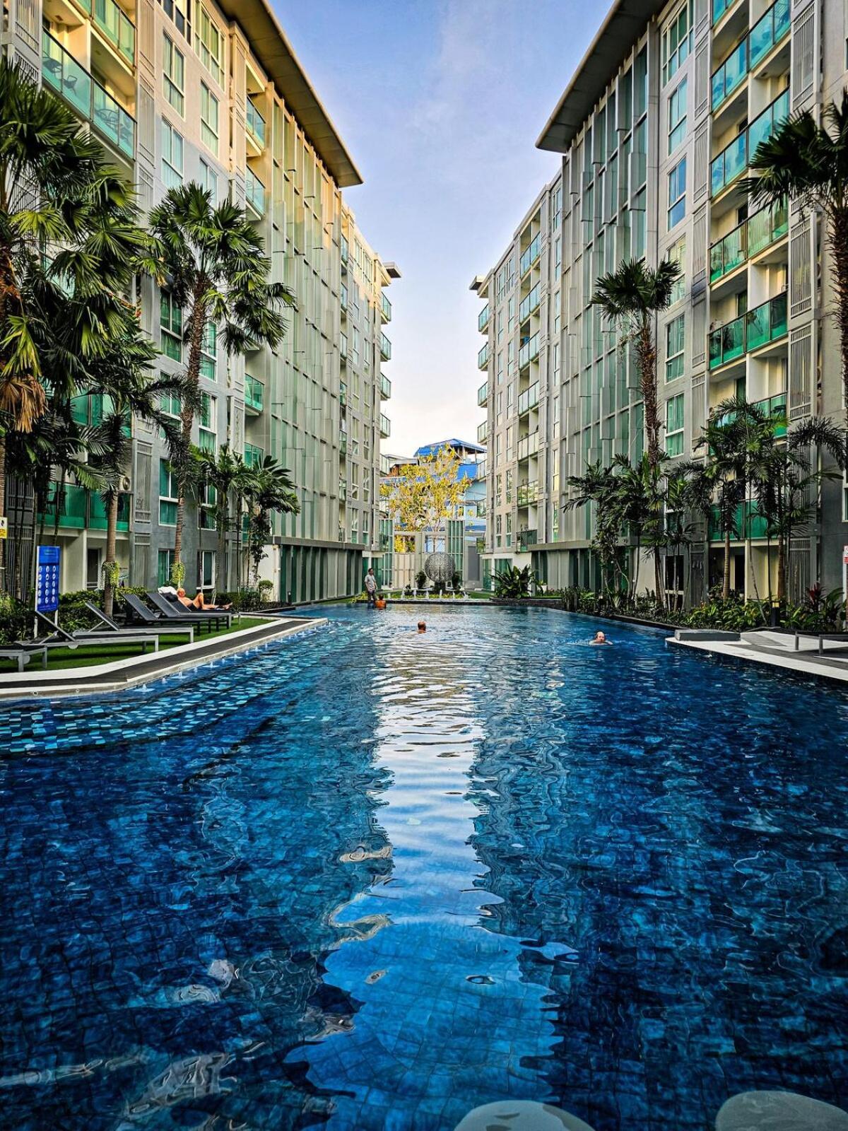 Apartment Amazing Pool View In Wifi Netflix Pattaya