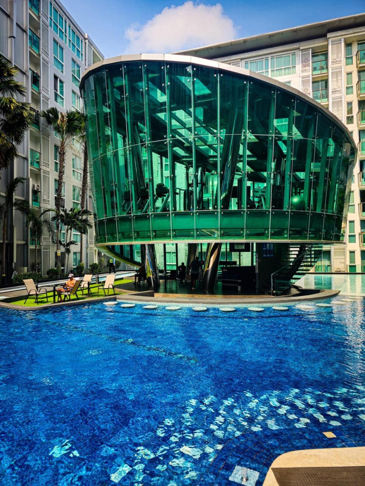 Amazing Pool View In Wifi Netflix Apartment