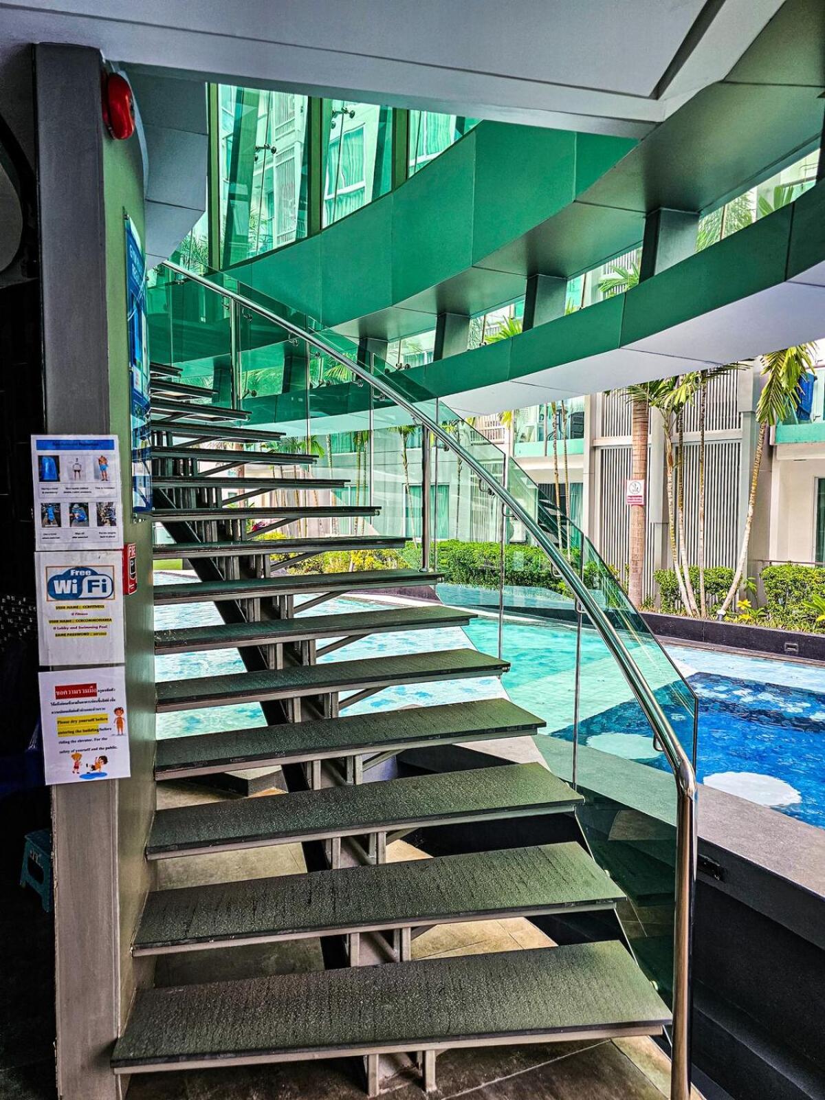 Amazing Pool View In Wifi Netflix Apartment Pattaya