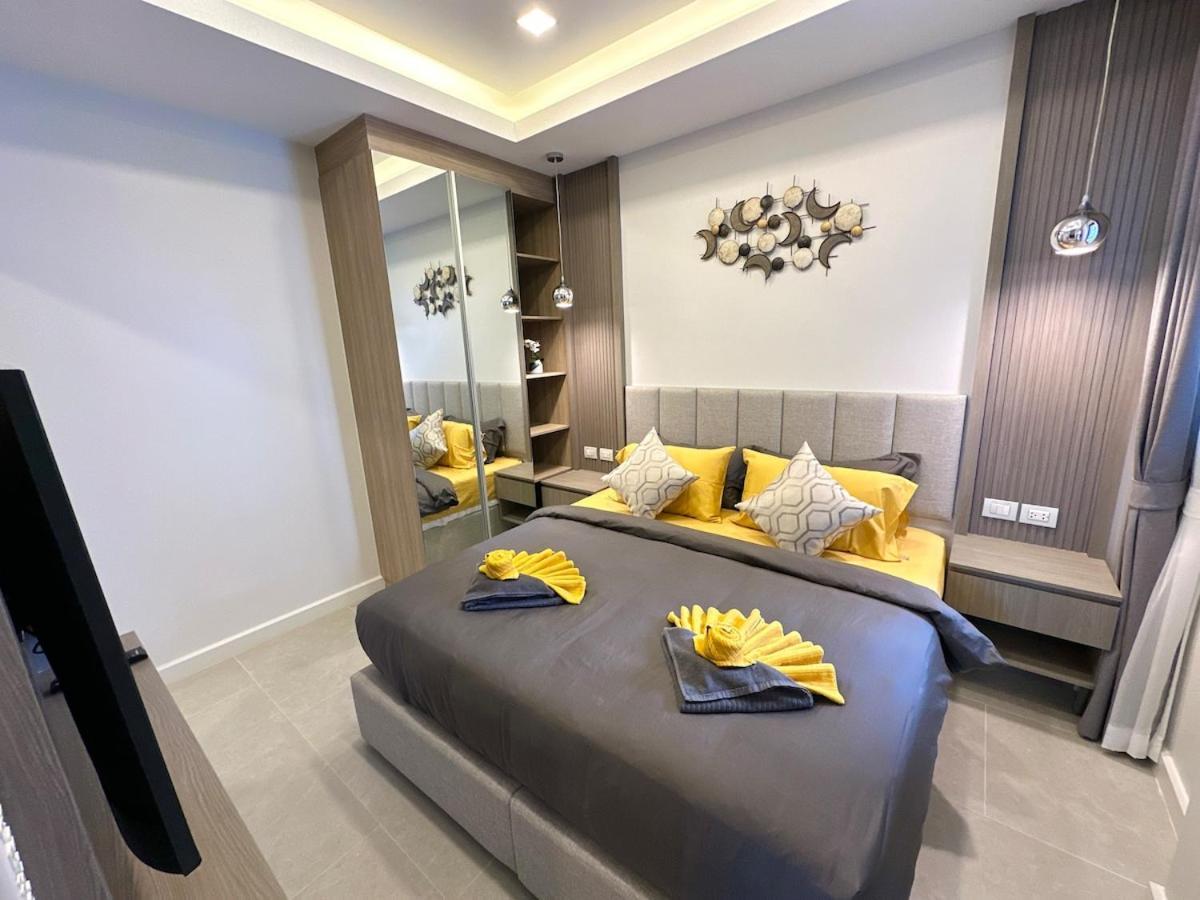 Super Luxury 4 Bedroom Private Pool With Jacuzzi, Near 711, 10 Minutes To Walking Street And - Mt4 Villa Pattaya