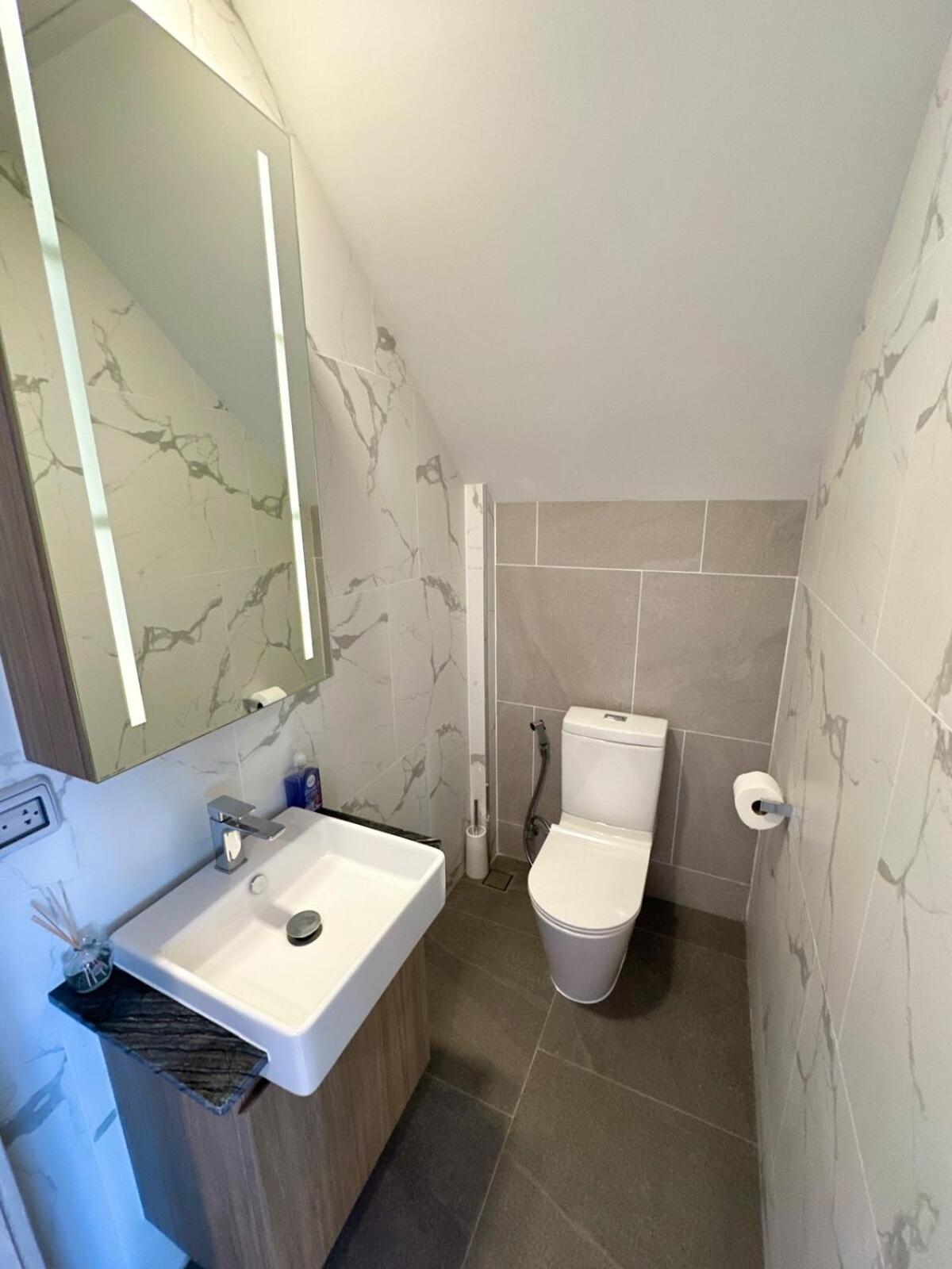 Super Luxury 4 Bedroom Private Pool With Jacuzzi, Near 711, 10 Minutes To Walking Street And - Mt4