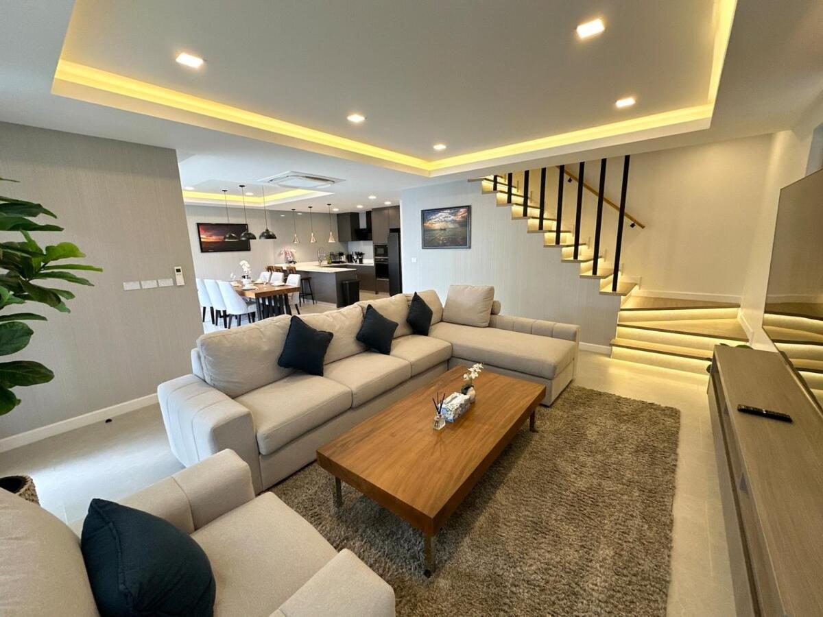 Super Luxury 4 Bedroom Private Pool With Jacuzzi, Near 711, 10 Minutes To Walking Street And - Mt4 Villa *