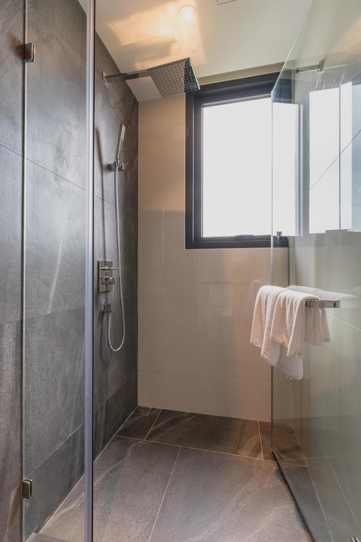 Exclusive High Floor 2 Bed Sea View Luxury