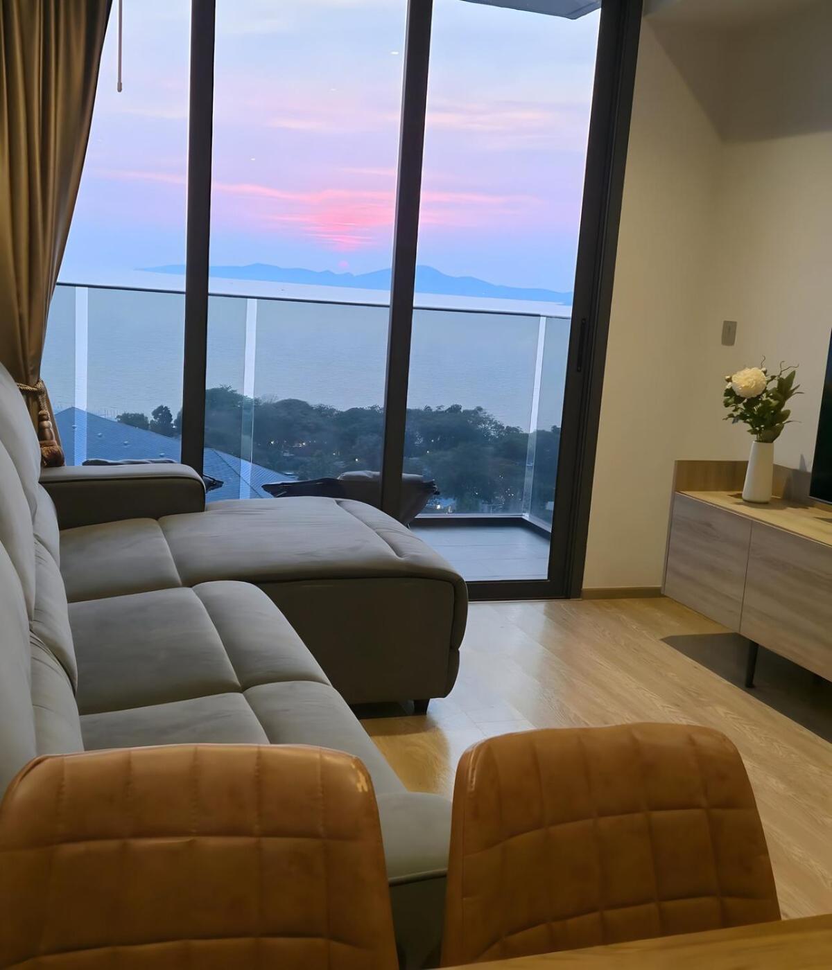 Luxury 80sqm Beachfront 2 Bedroom With Views *