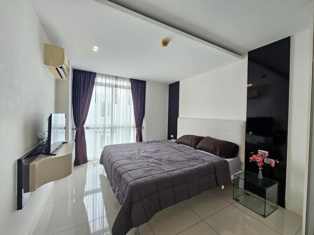 Center By First Apartment *