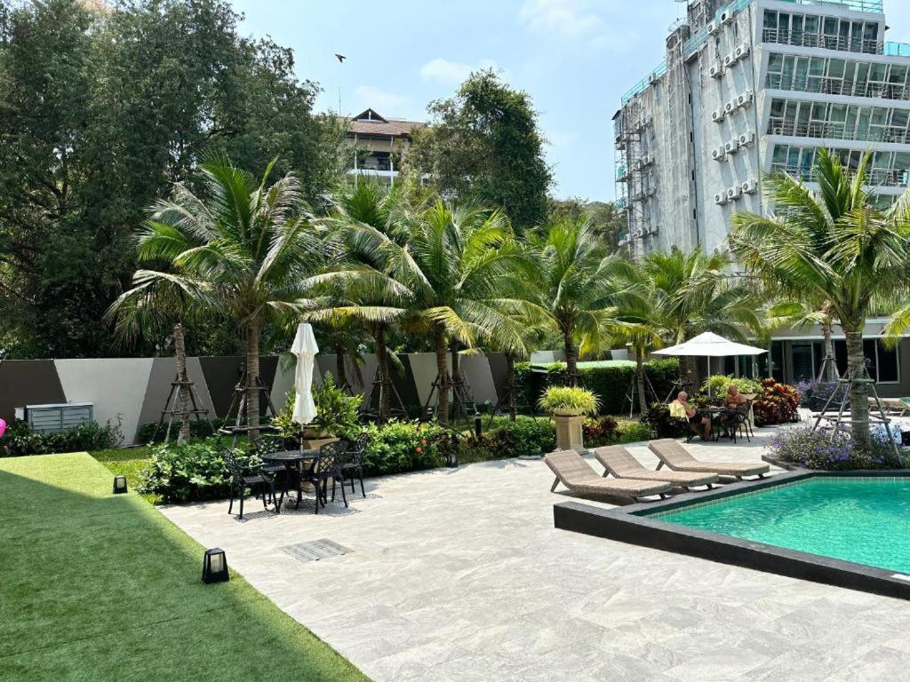 Arcadia Center Apartment *