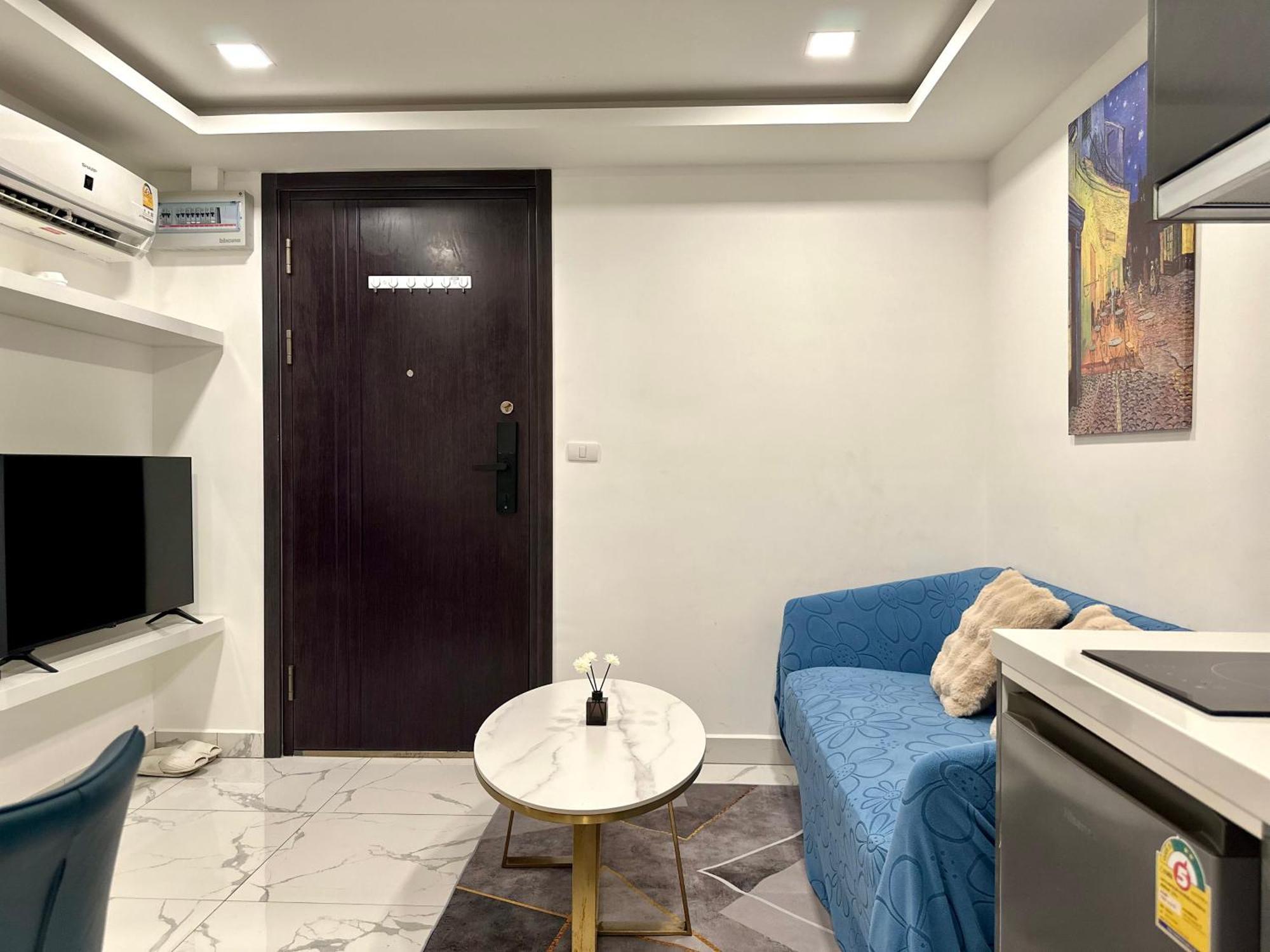 Arcadia Center Apartment *