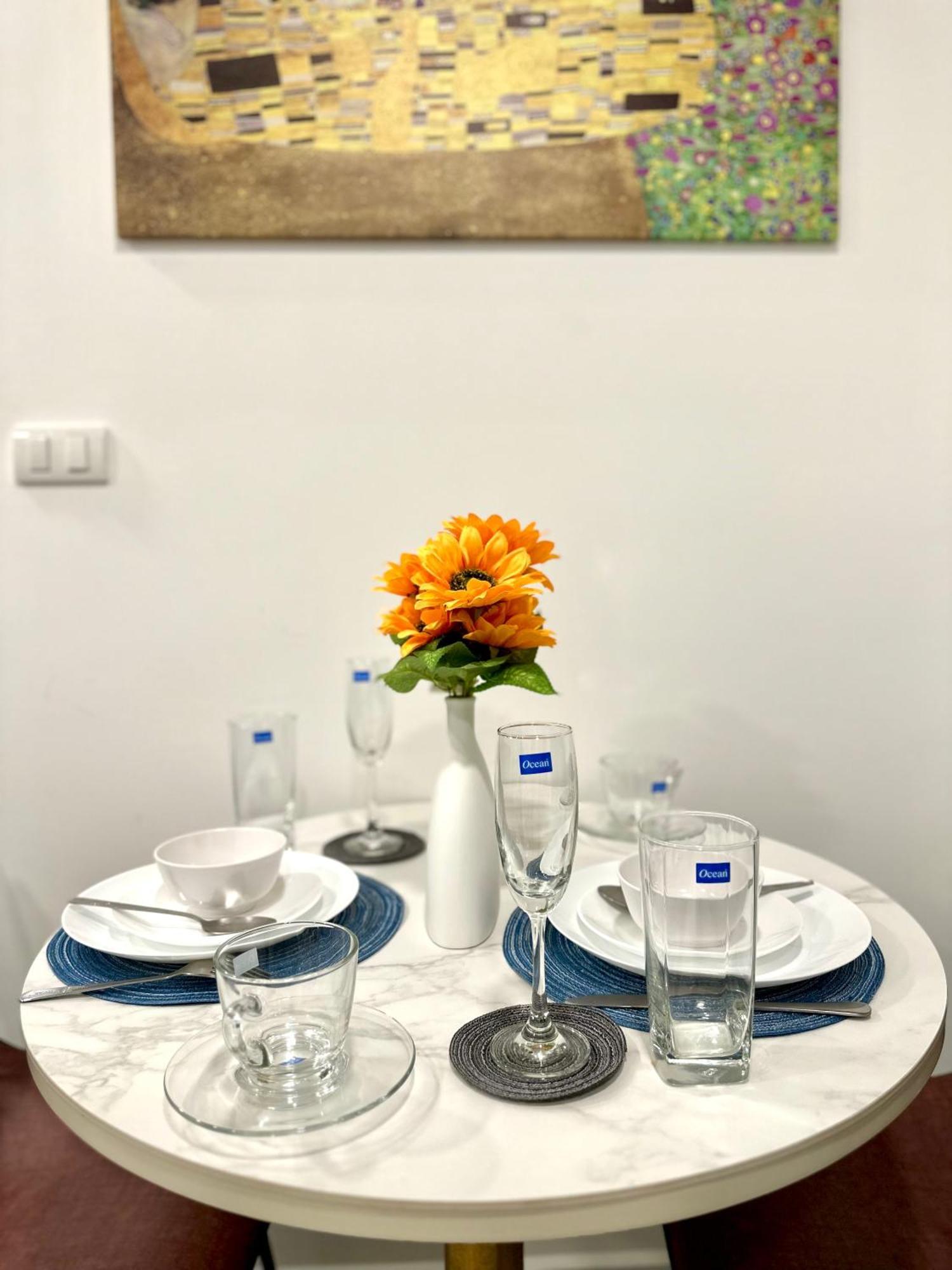 Arcadia Center Apartment *