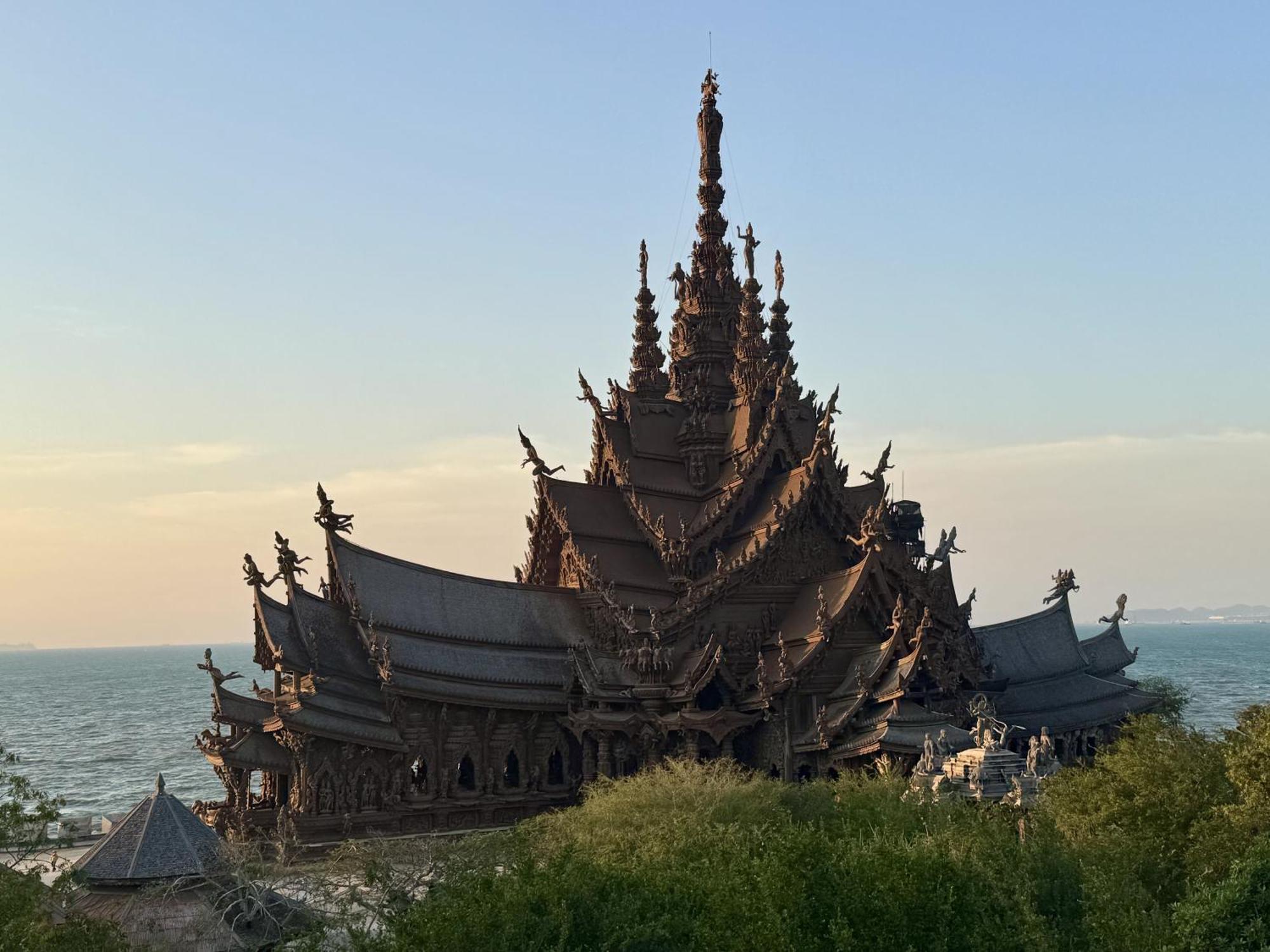 Lotus * Pattaya