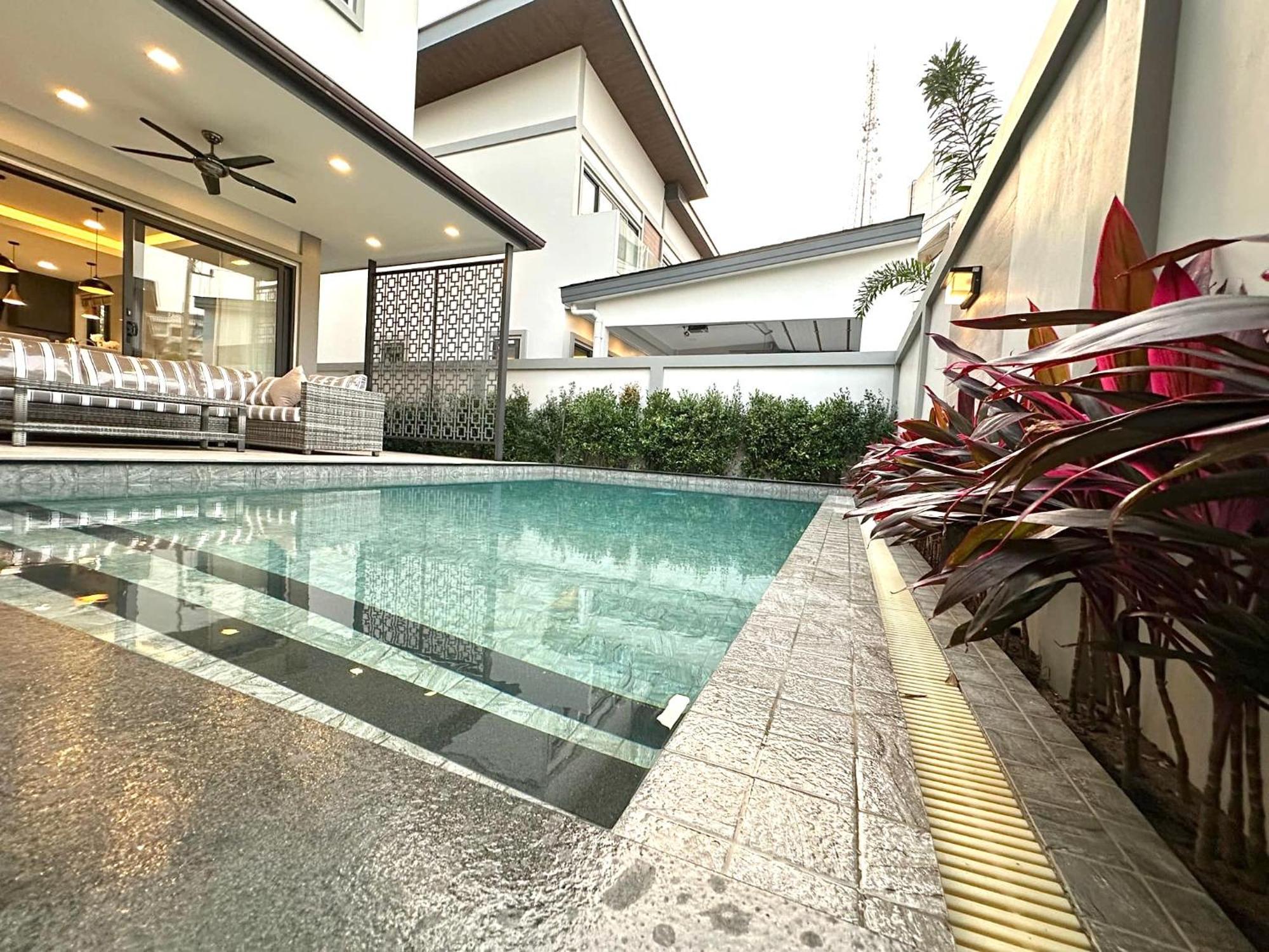 Zensiri Brand New Luxury Pool Villa Pattaya