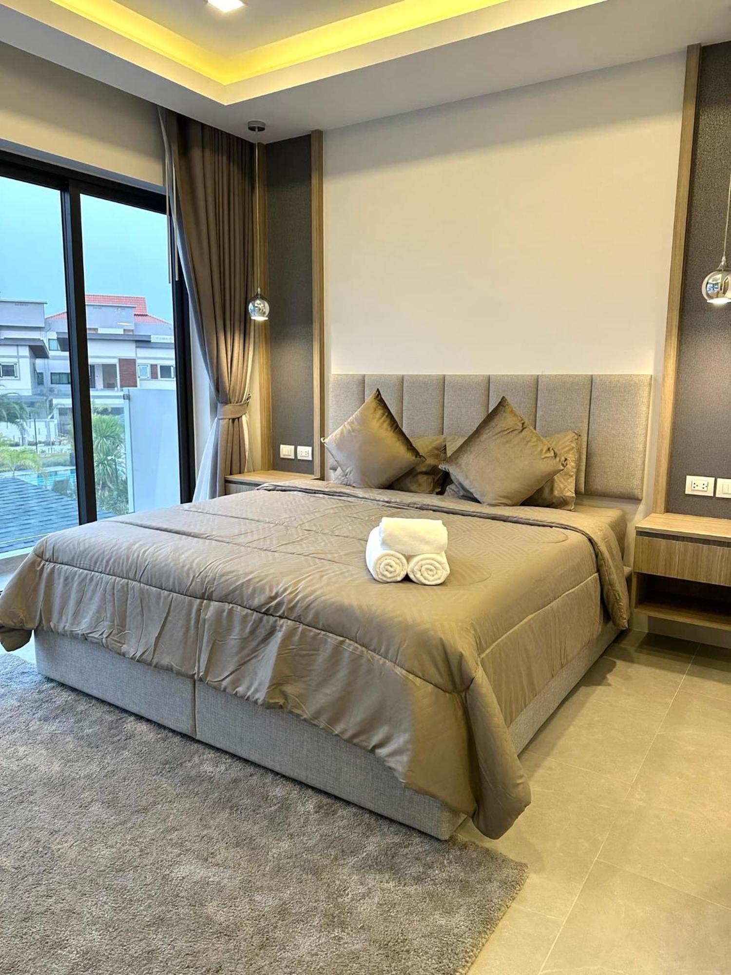 Zensiri Brand New Luxury Pool Pattaya