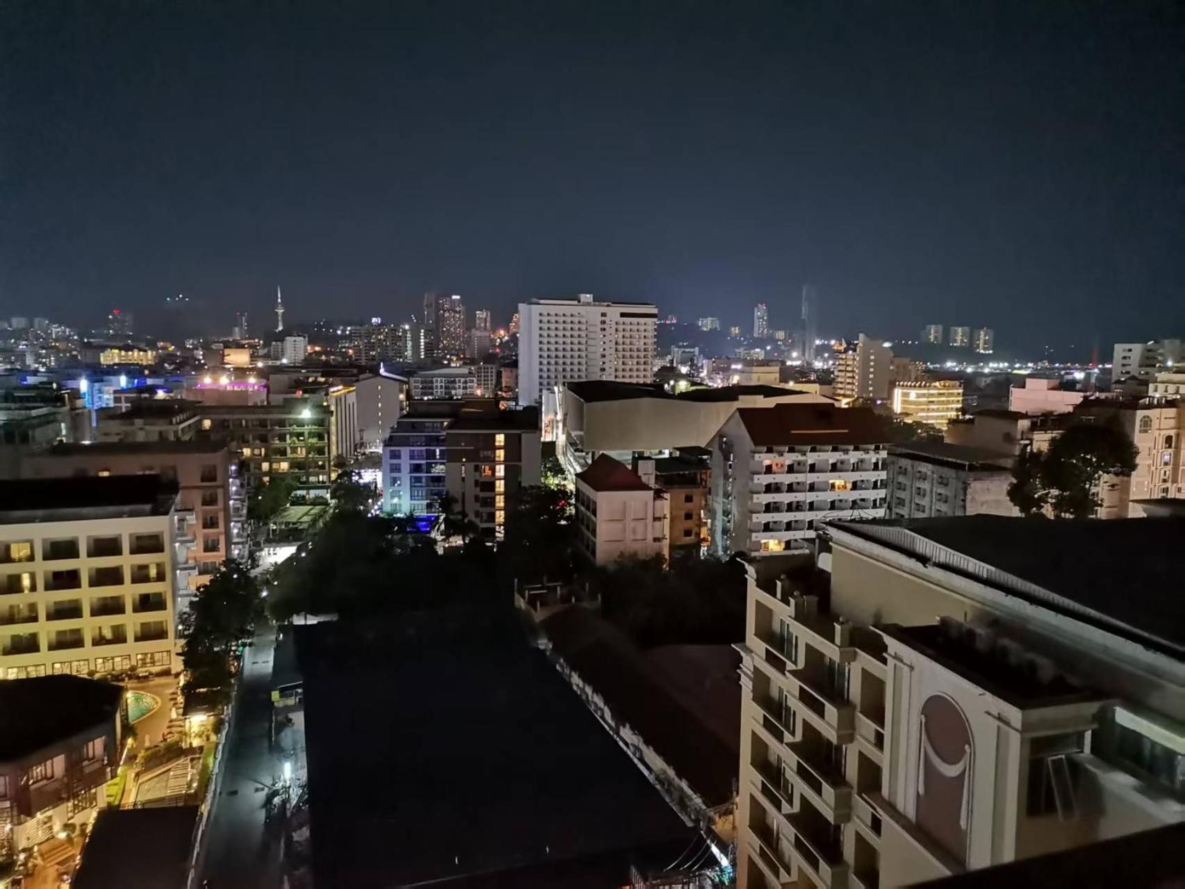 The Base In Downtown Apartment *