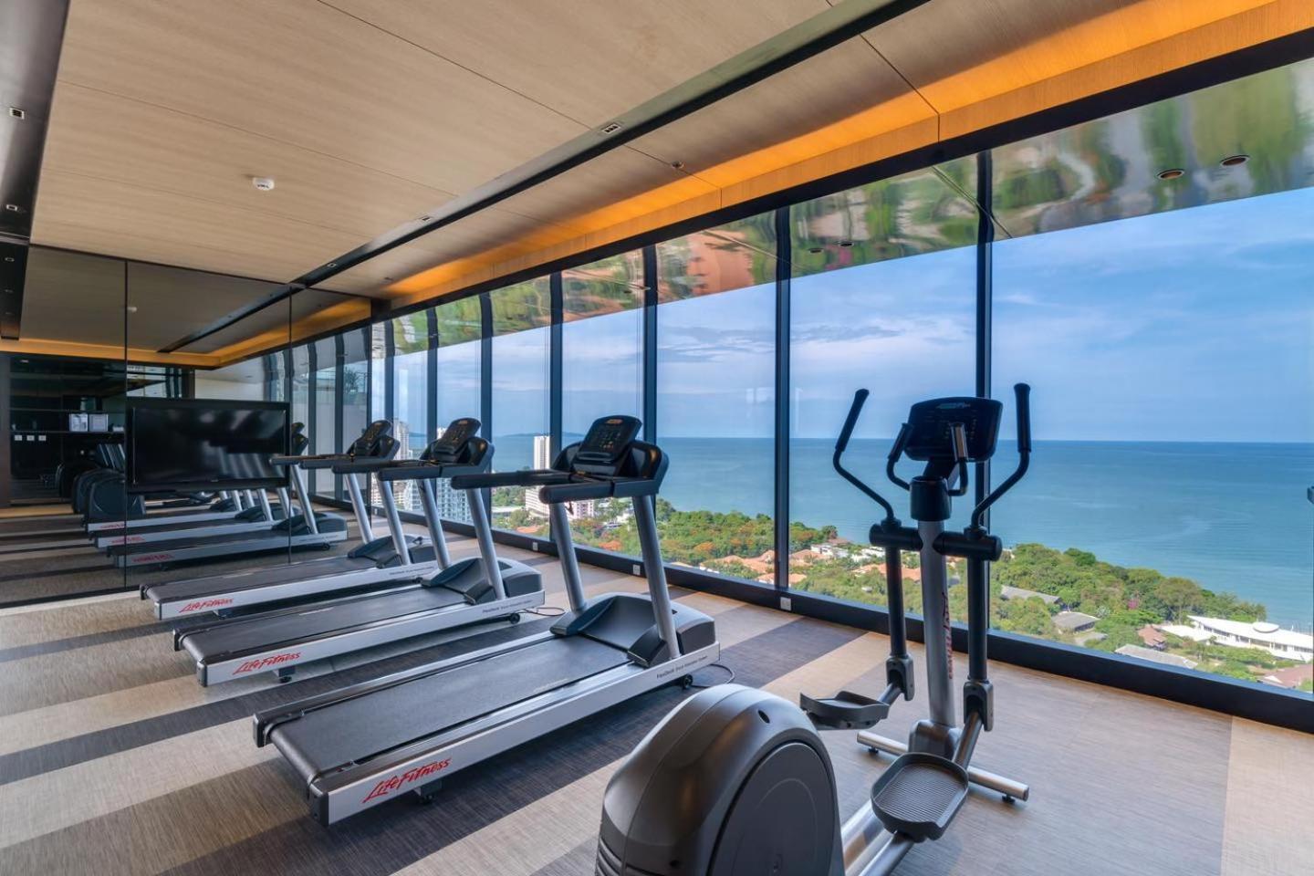 Sea View Luxury Amenities Apartment Pattaya