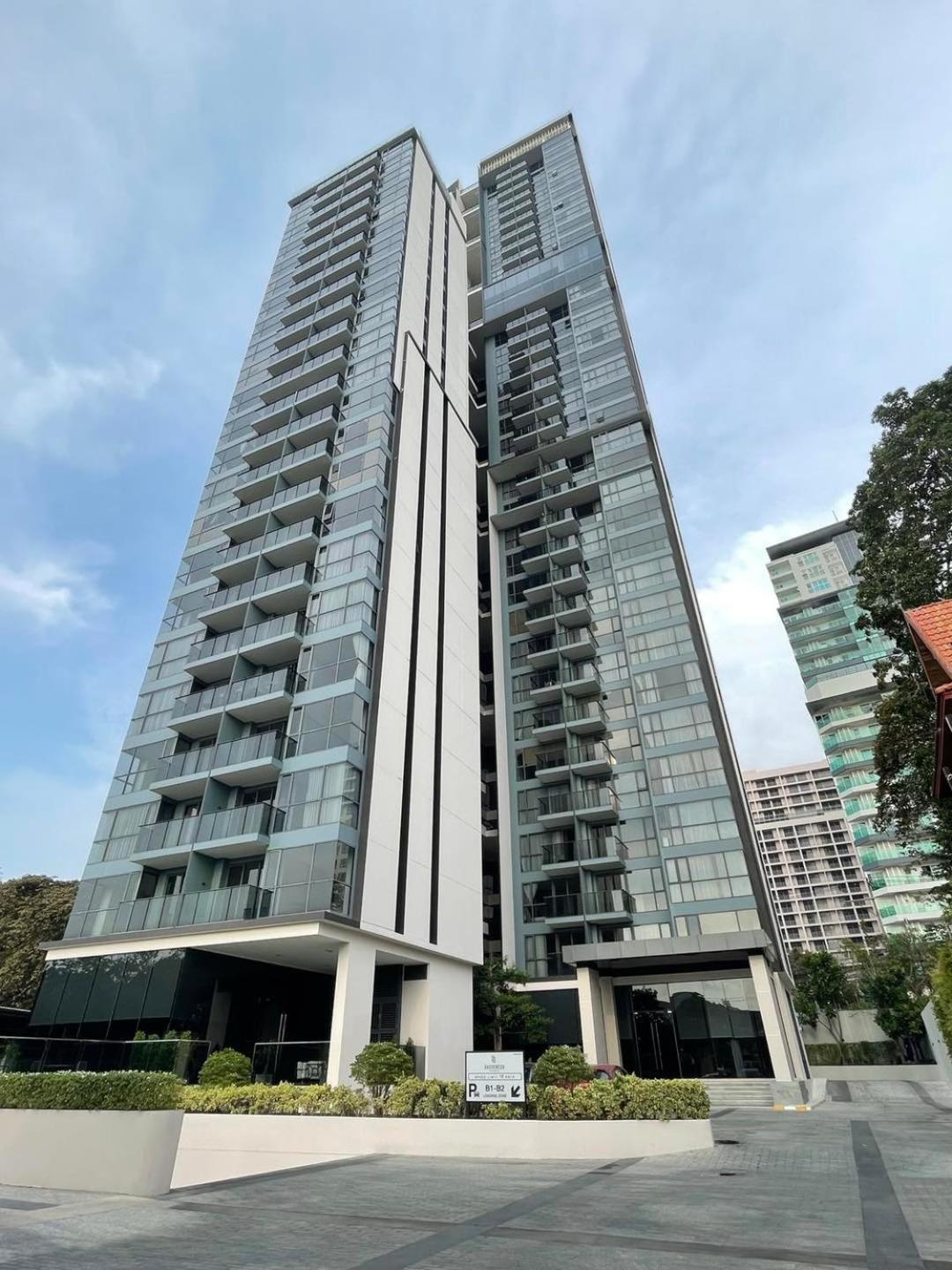 Sea View Luxury Amenities Apartment Pattaya