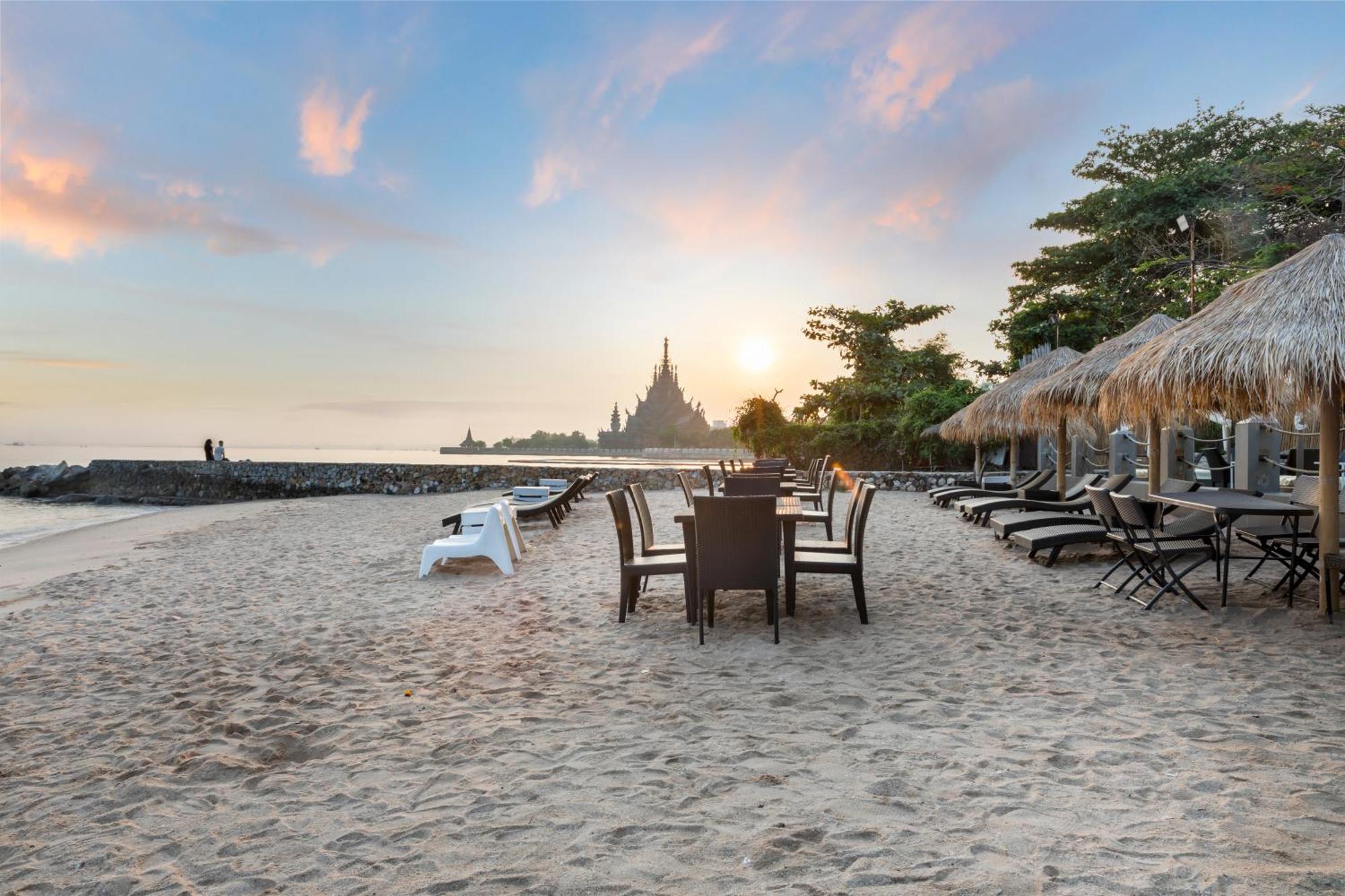 Hotel Golden Tulip Beachfront Pattaya