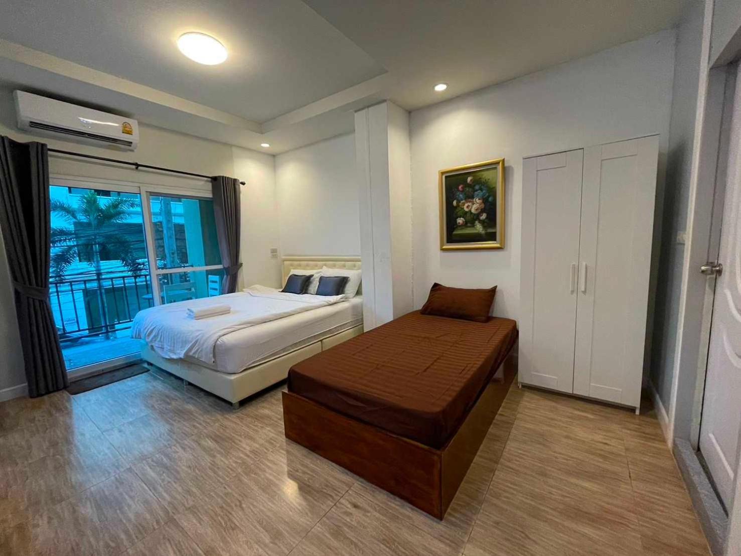 Oyo 75486 Anna Jomtien บ้านพัก 3*