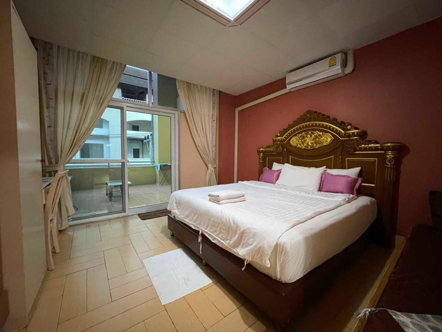 Oyo 75486 Anna Jomtien บ้านพัก