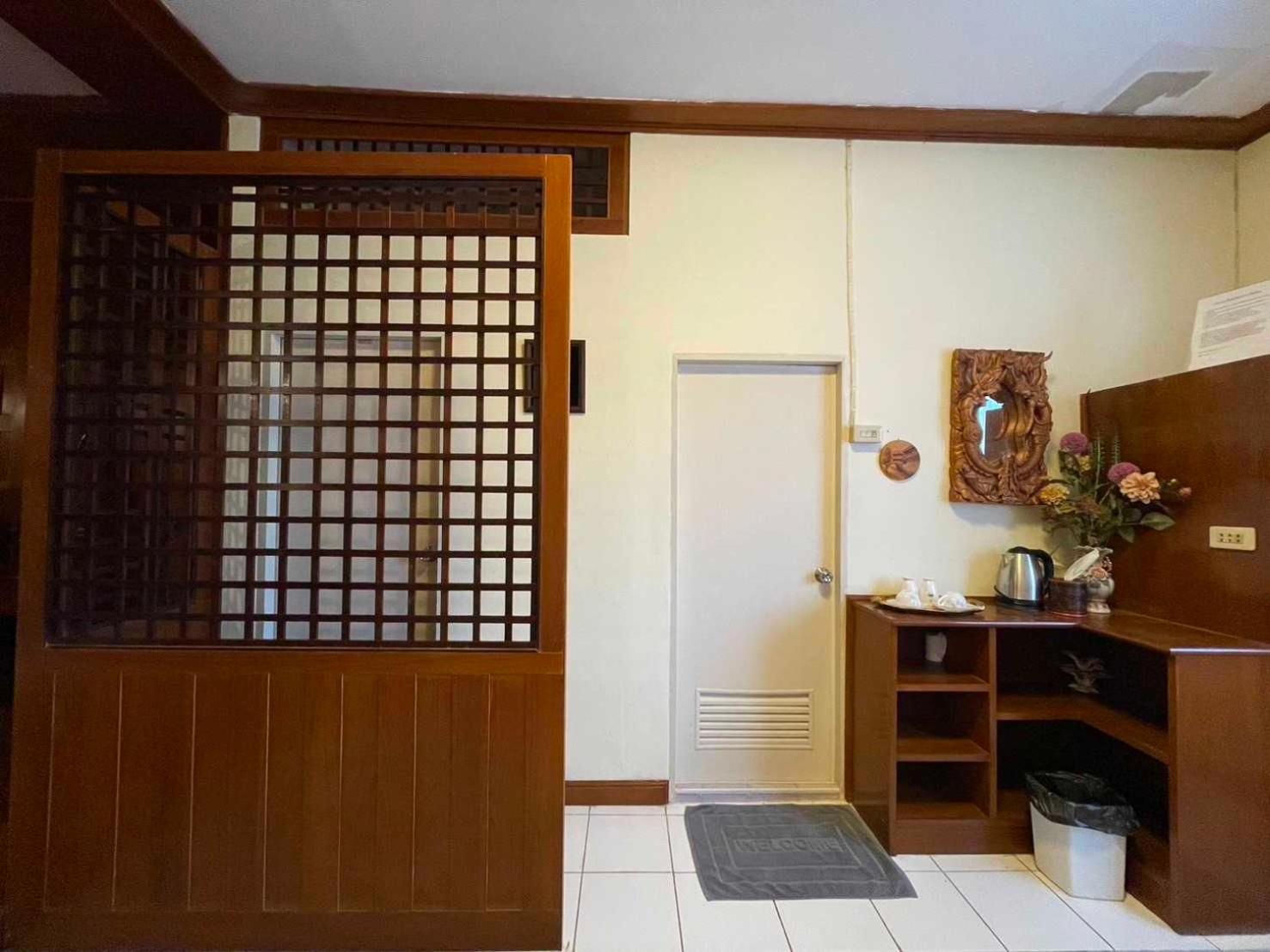 Oyo 75486 Anna Jomtien บ้านพัก 3*