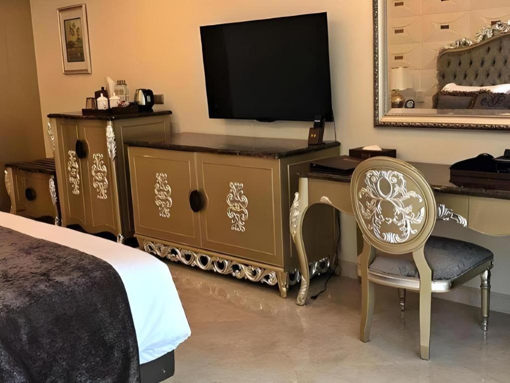 Lk Grand Empire Hotel