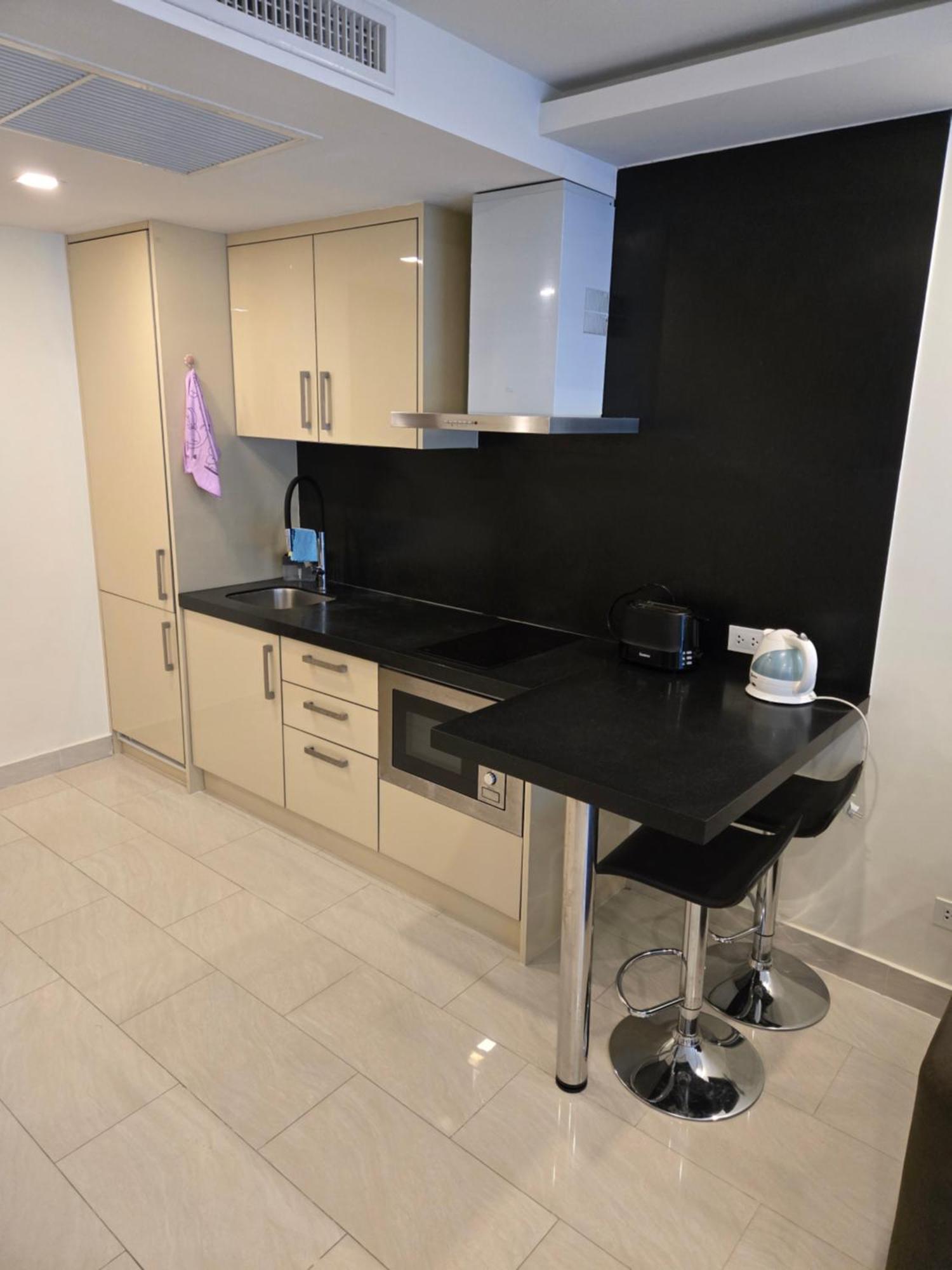 Grand Avenue Apartment