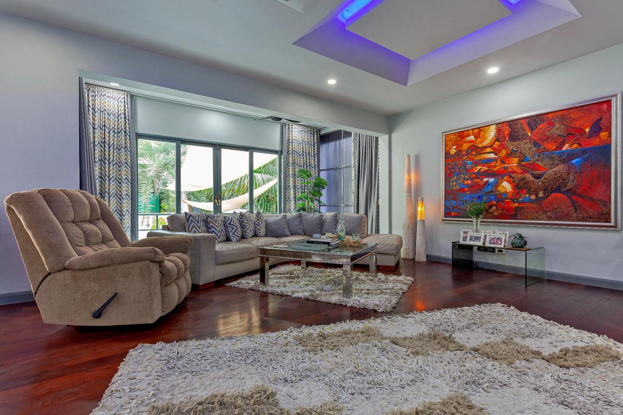 Angels-villa-pattaya-near-walking-street-4bed-8-people Villa *