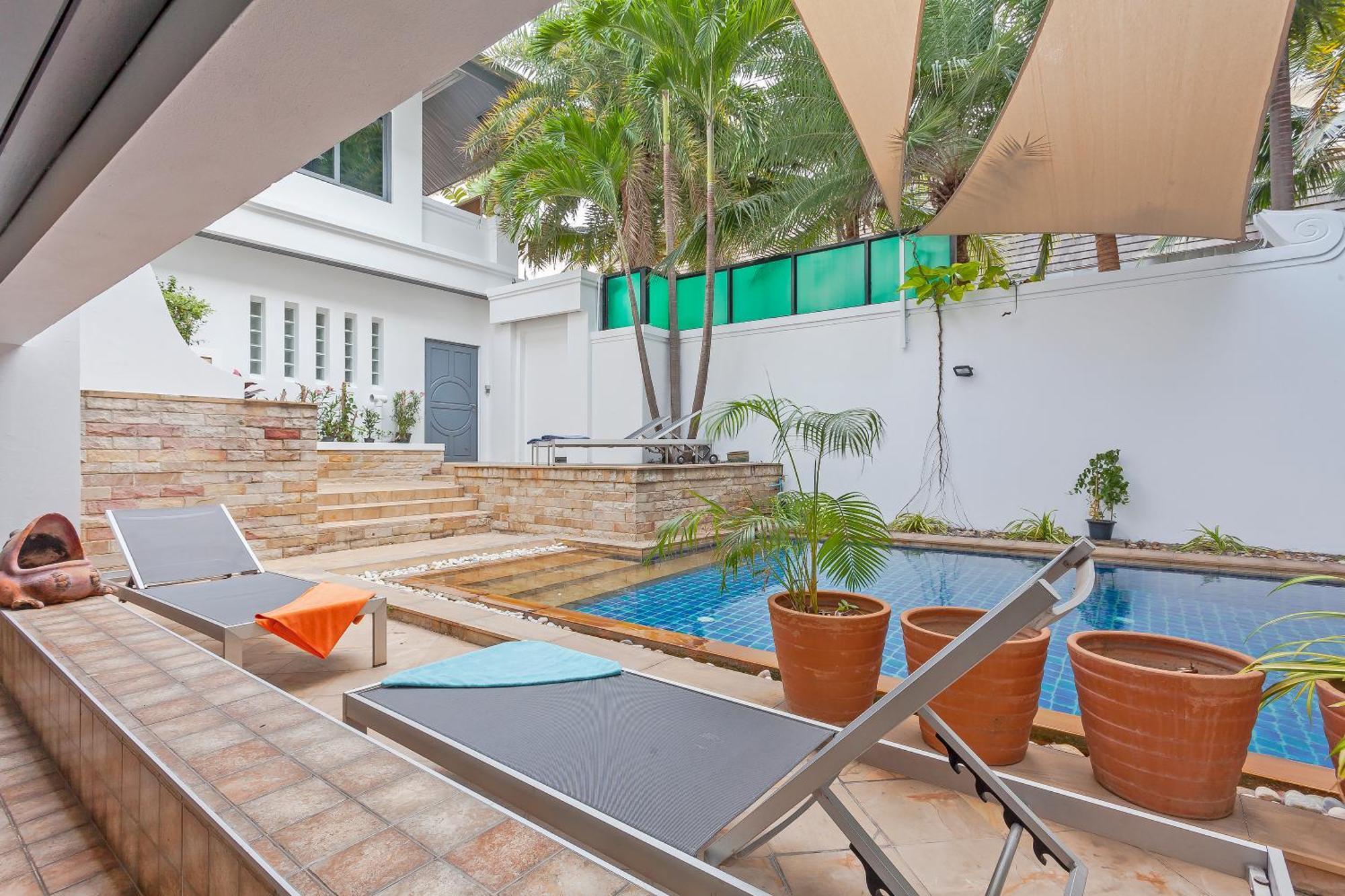 Angels-villa-pattaya-near-walking-street-4bed-8-people Villa *