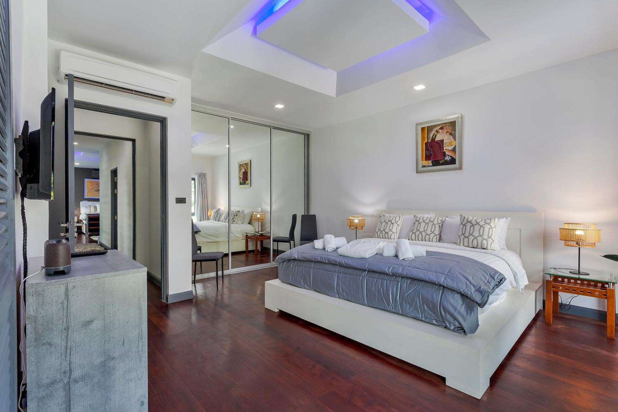 Angels-villa-pattaya-near-walking-street-4bed-8-people Villa *