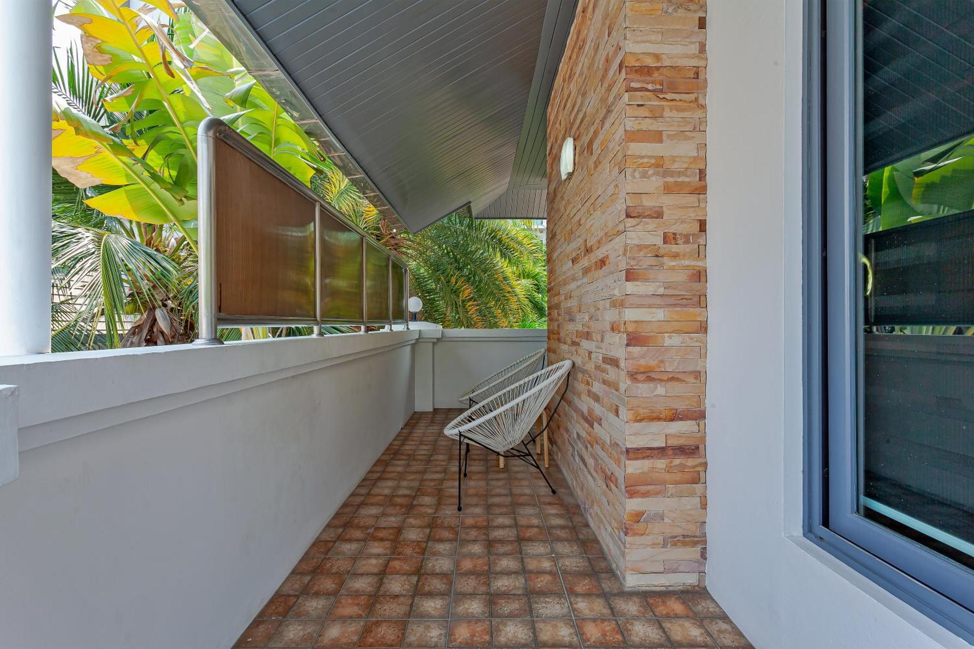 Angels-villa-pattaya-near-walking-street-4bed-8-people