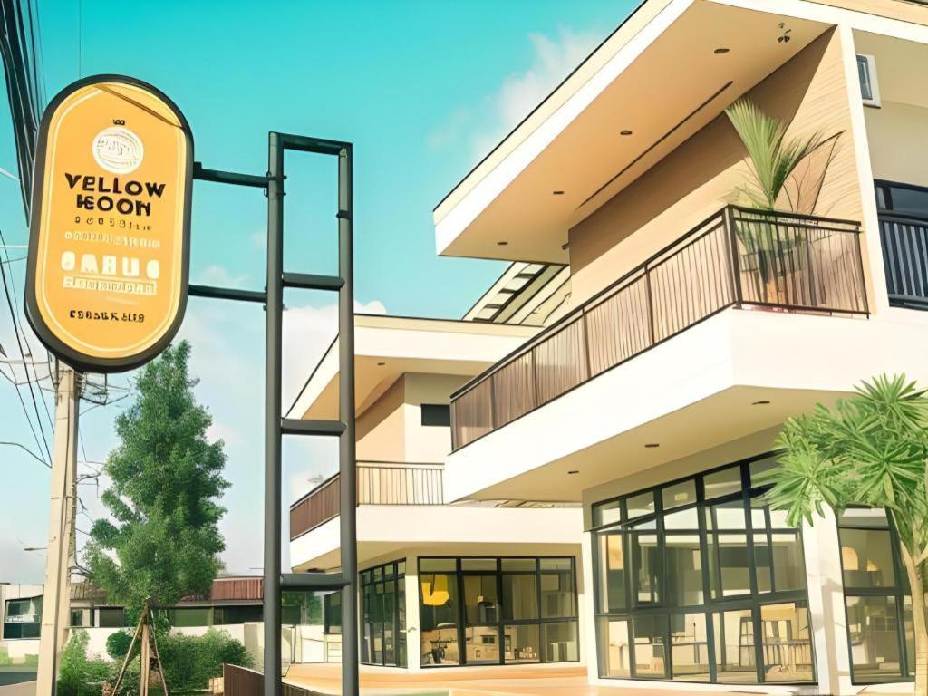 Yellow Moon Hotel