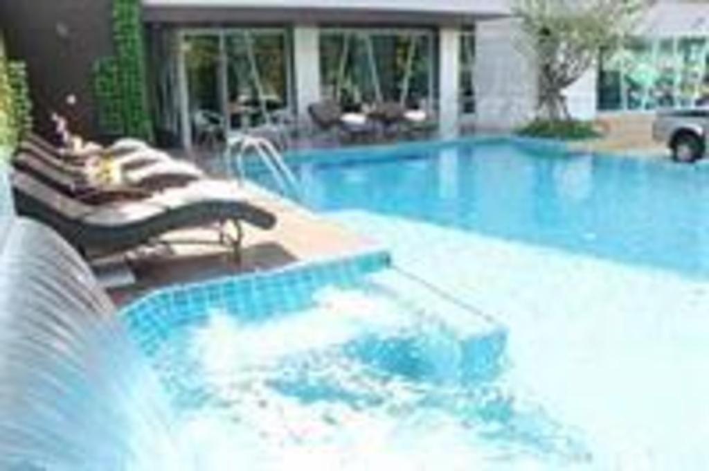 Chariot Hotel